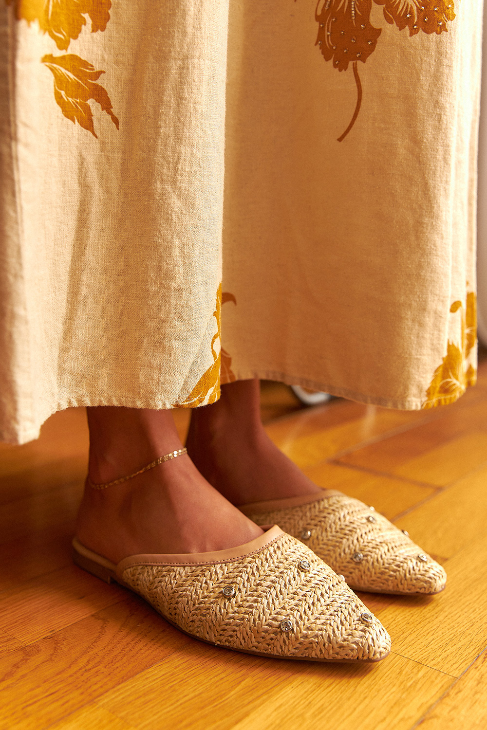 Hasır Sivri Burun Bej Kadın Terlik