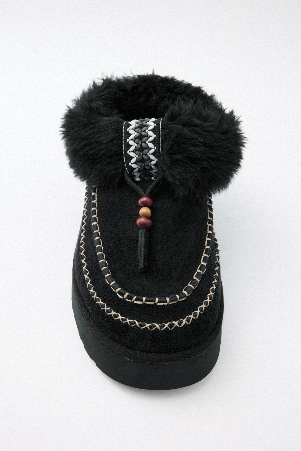 İçi Kürklü Boncuk İşlemeli Siyah Süet Kadın Bot