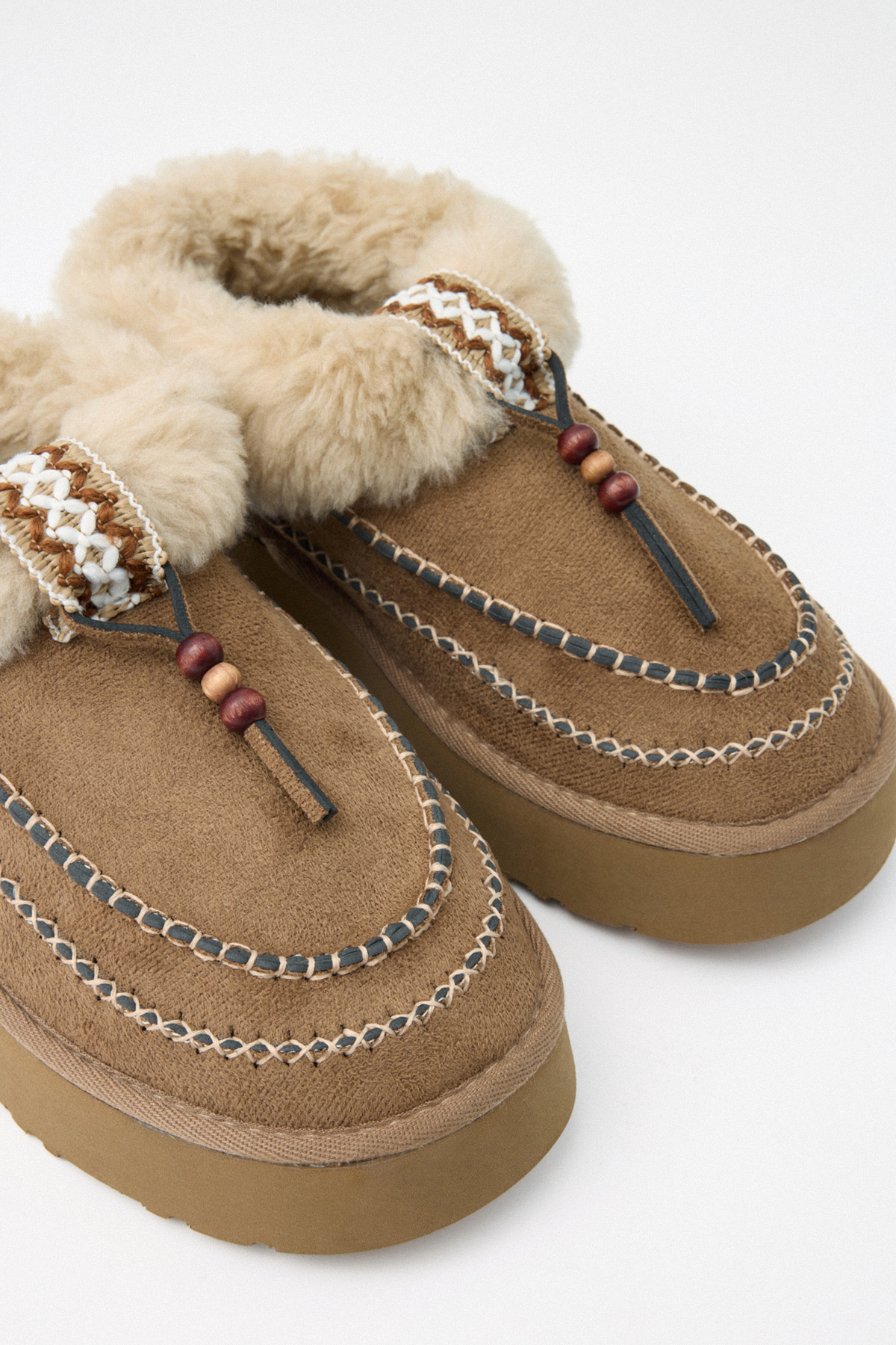 İçi Kürklü Boncuk İşlemeli Vizon Süet Kadın Bot