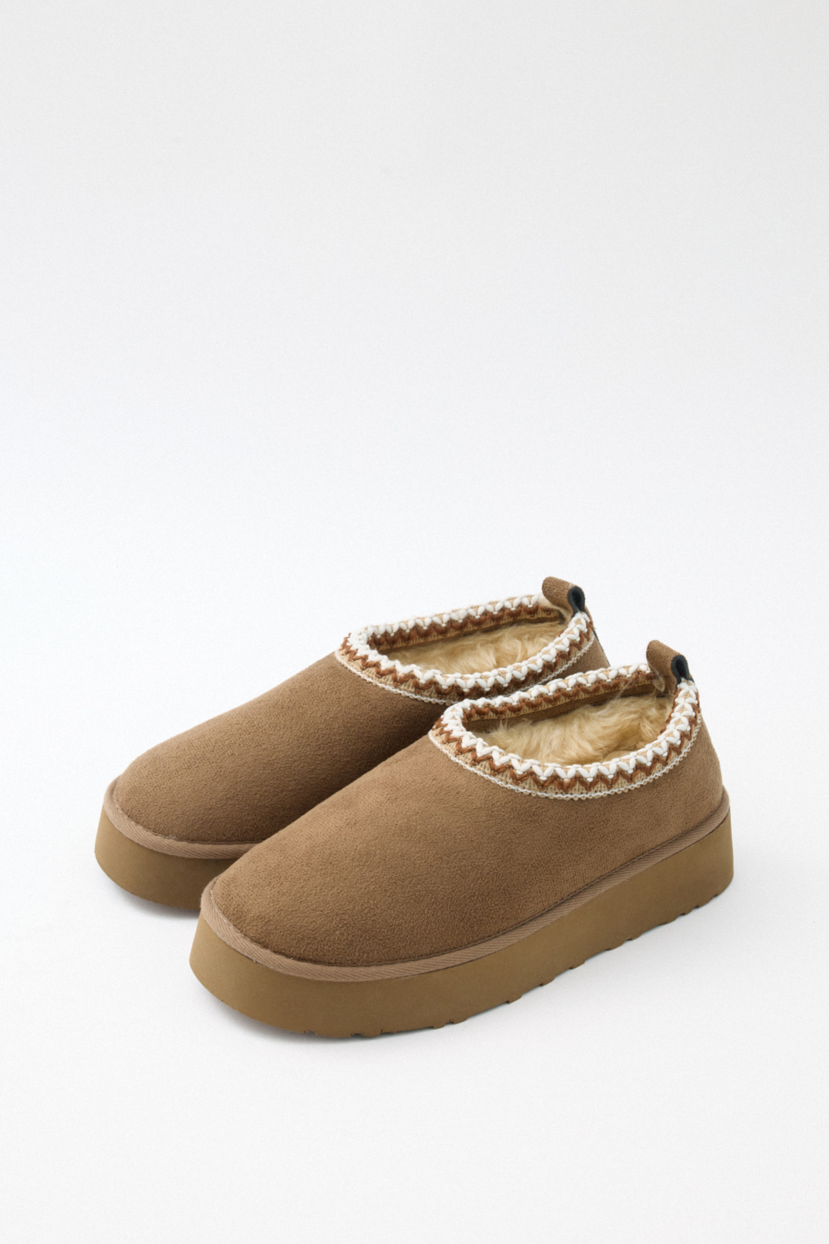 İçi Kürklü İşleme Detaylı Vizon Süet Kadın Bot