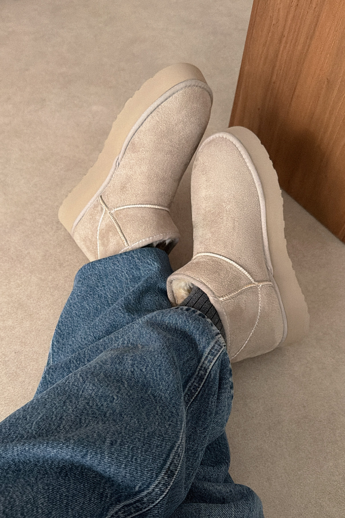 İçi Kürklü Kalın Tabanlı Bej Süet Kadın Bot