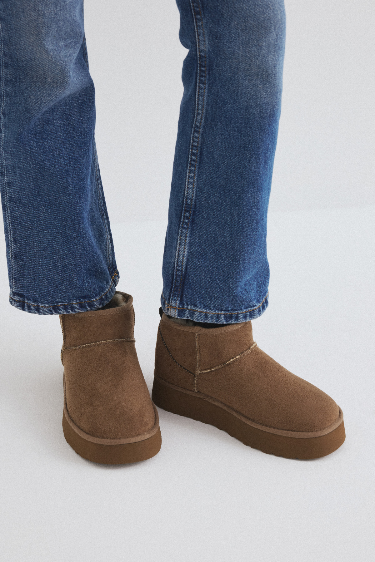 İçi Kürklü Kalın Tabanlı Vizon Süet Kadın Bot