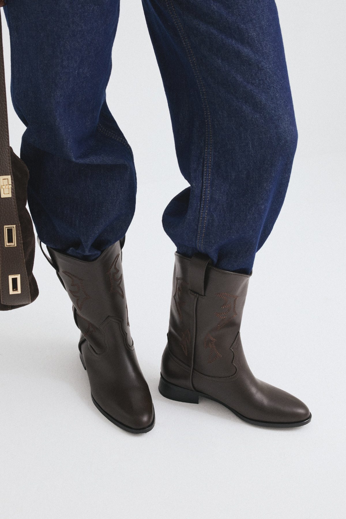 İşlemeli Kısa Kovboy Acı Kahve Kadın Çizme