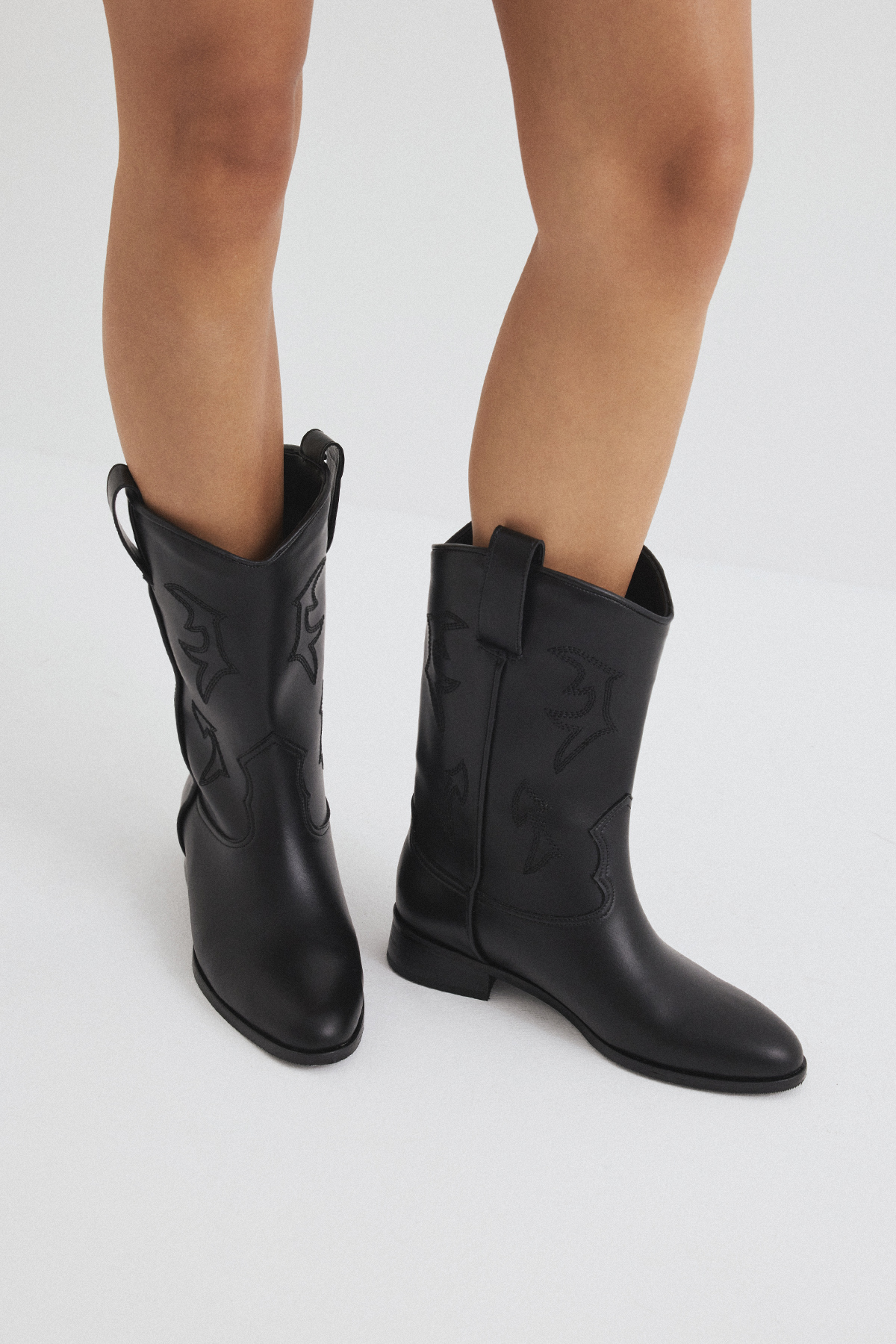 İşlemeli Kısa Kovboy Siyah Kadın Çizme