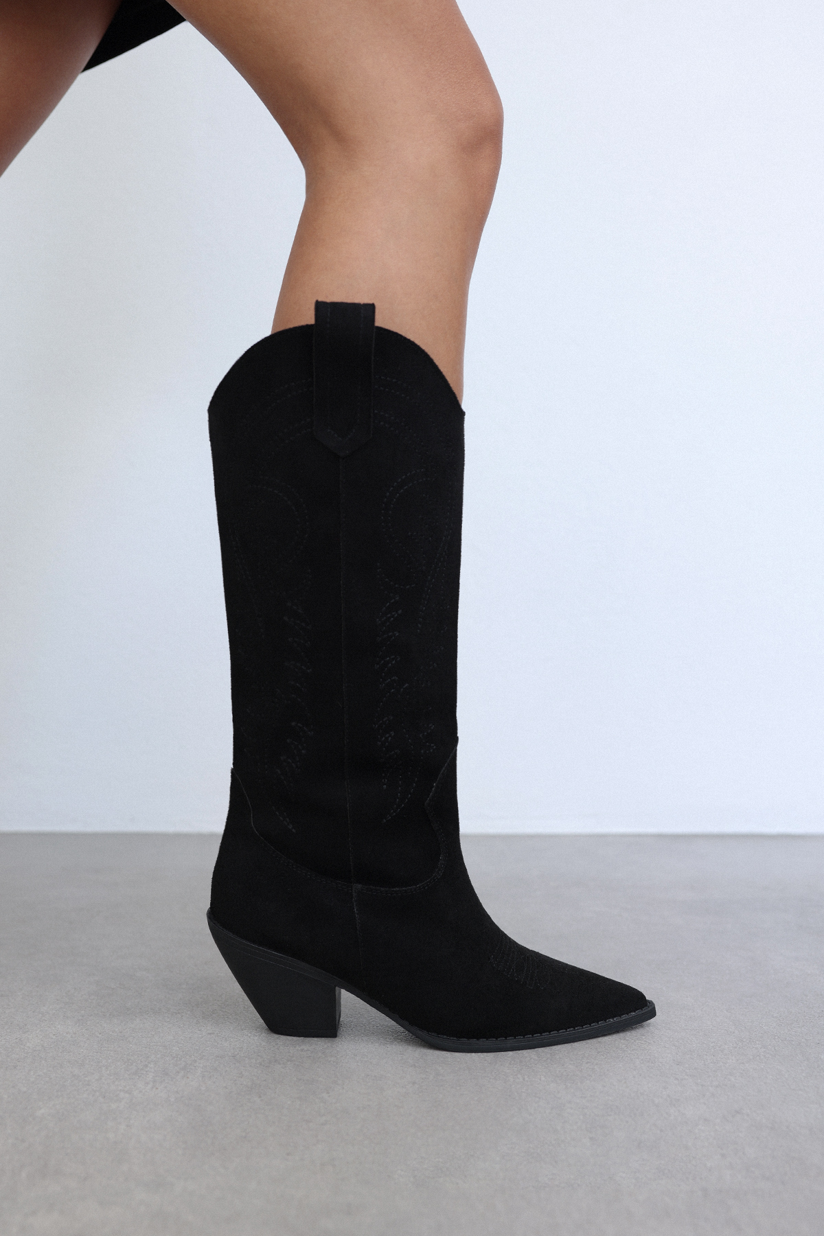 İşlemeli Kovboy Siyah Süet Kadın Çizme