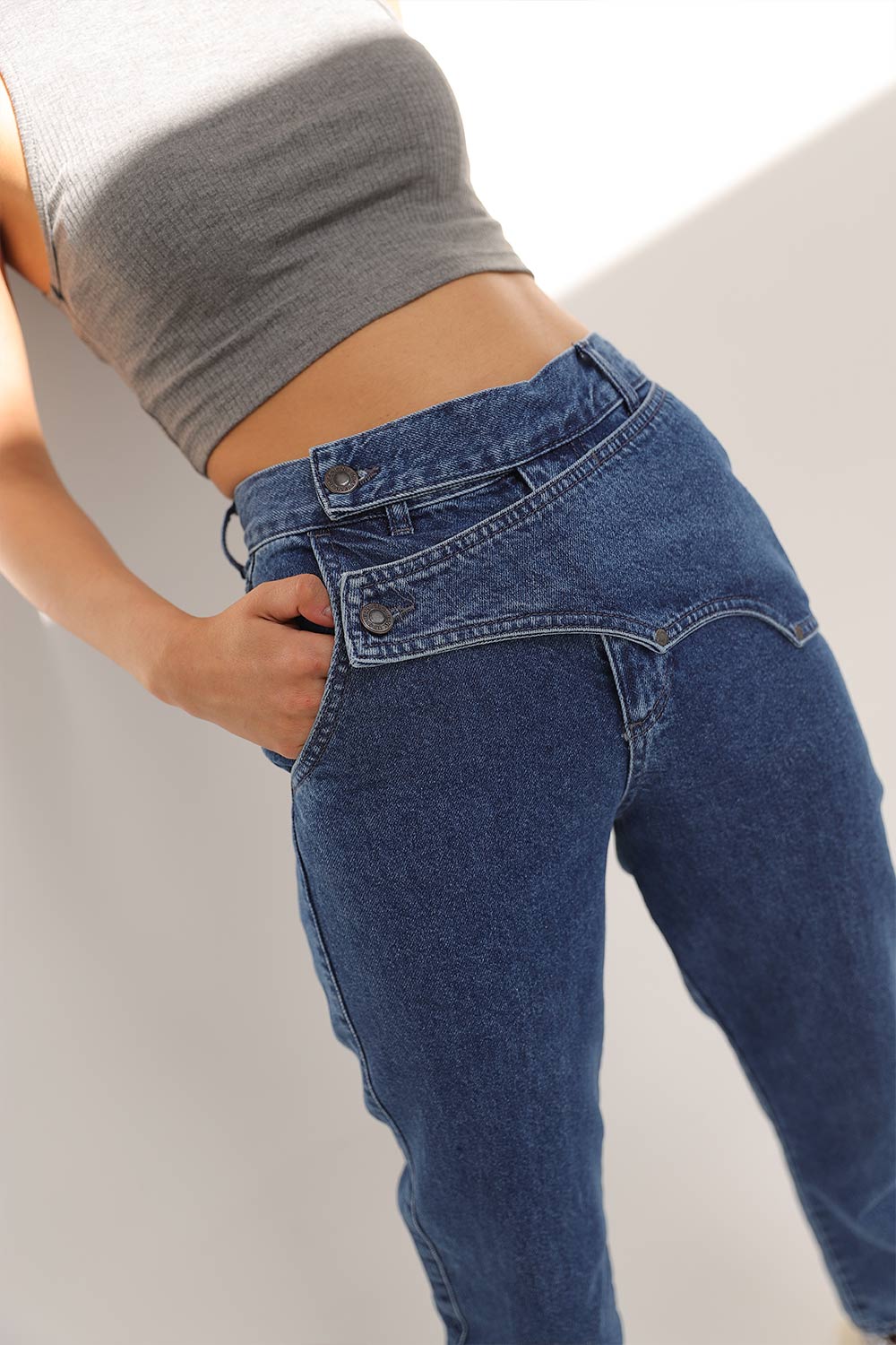 ÖN DETAYLI YÜKSEK BEL MOM JEAN Koyu Mavi Kadın Pantolon