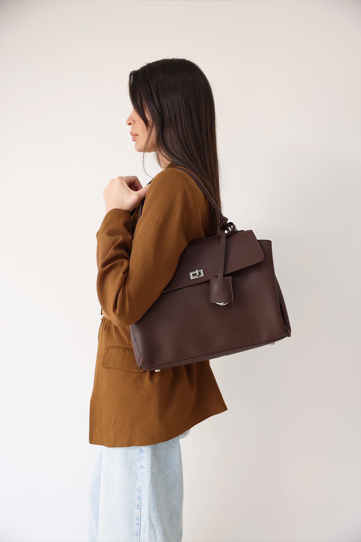 Kapaklı Kilit Detaylı Acı Kahve Kadın Çanta