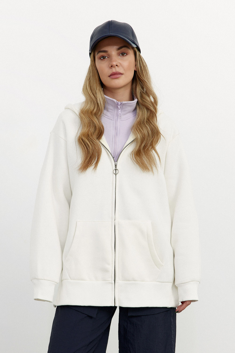 Kapüşonlu Fermuarlı Cep Detaylı Beyaz Kadın Sweatshirt