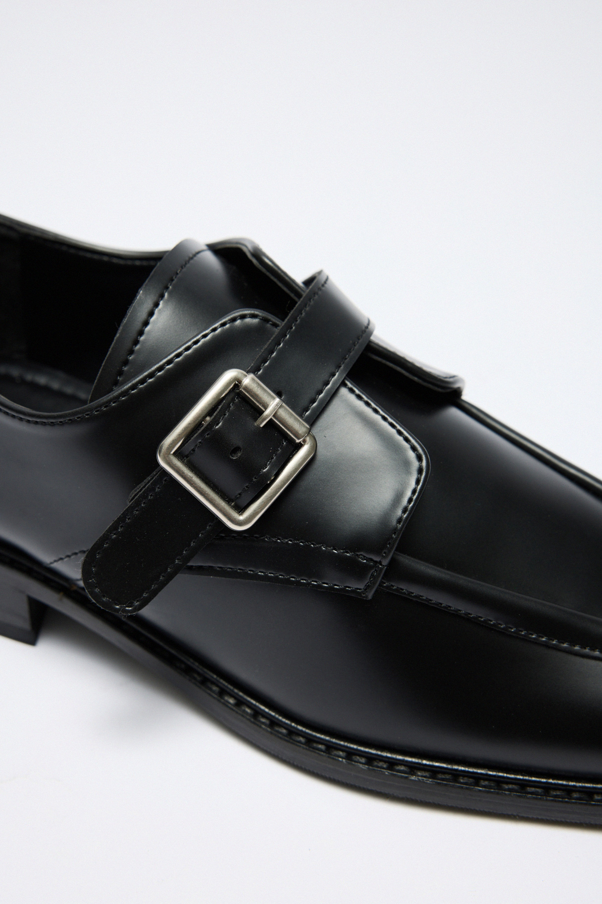 Kemer Detaylı Loafer Siyah Kadın Loafer