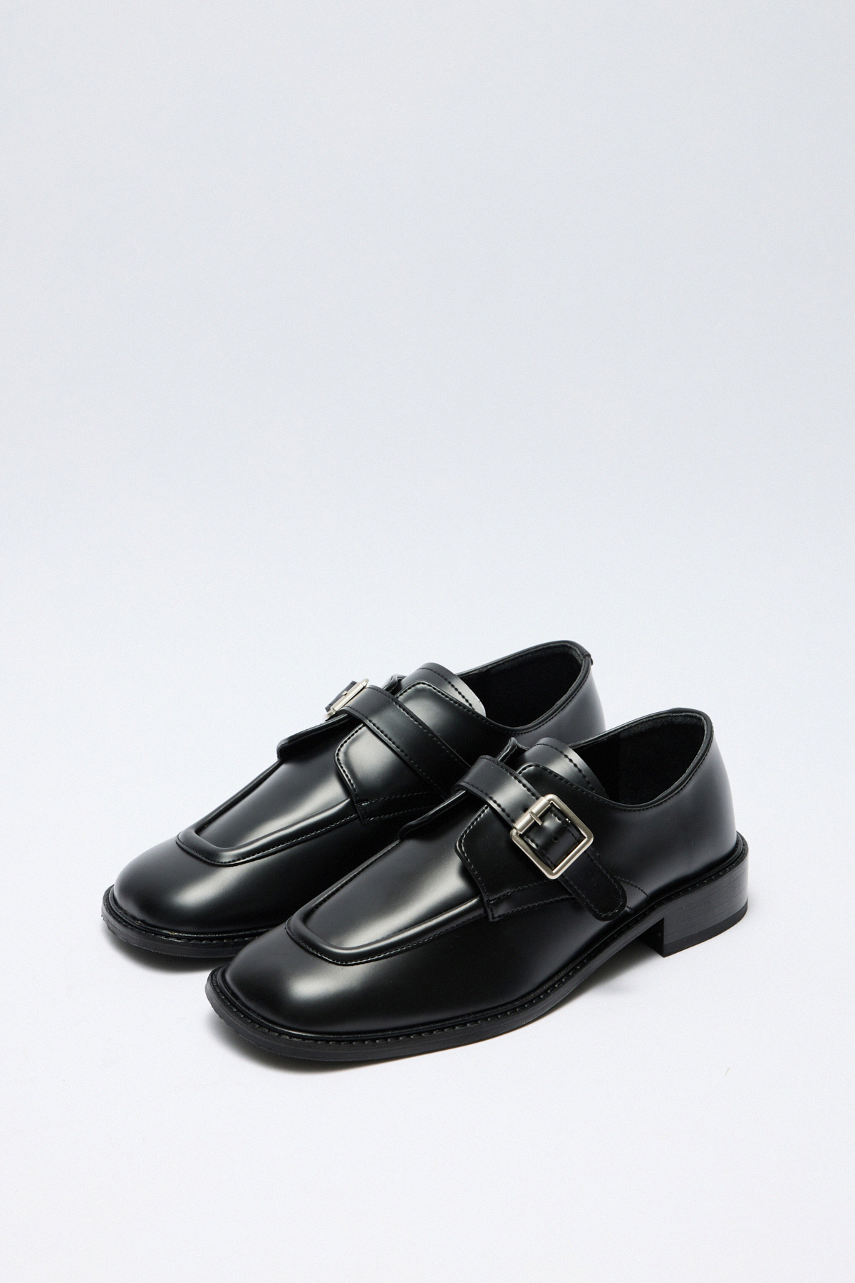 Kemer Detaylı Loafer Siyah Kadın Loafer