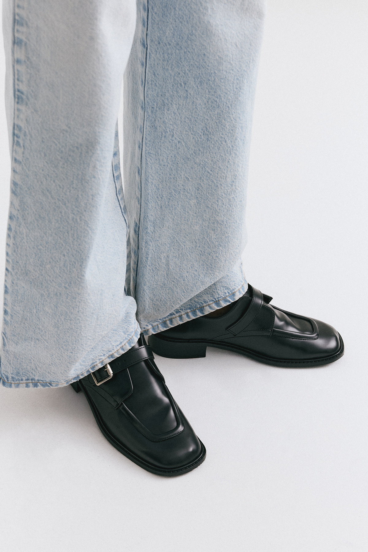 Kemer Detaylı Loafer Siyah Kadın Loafer
