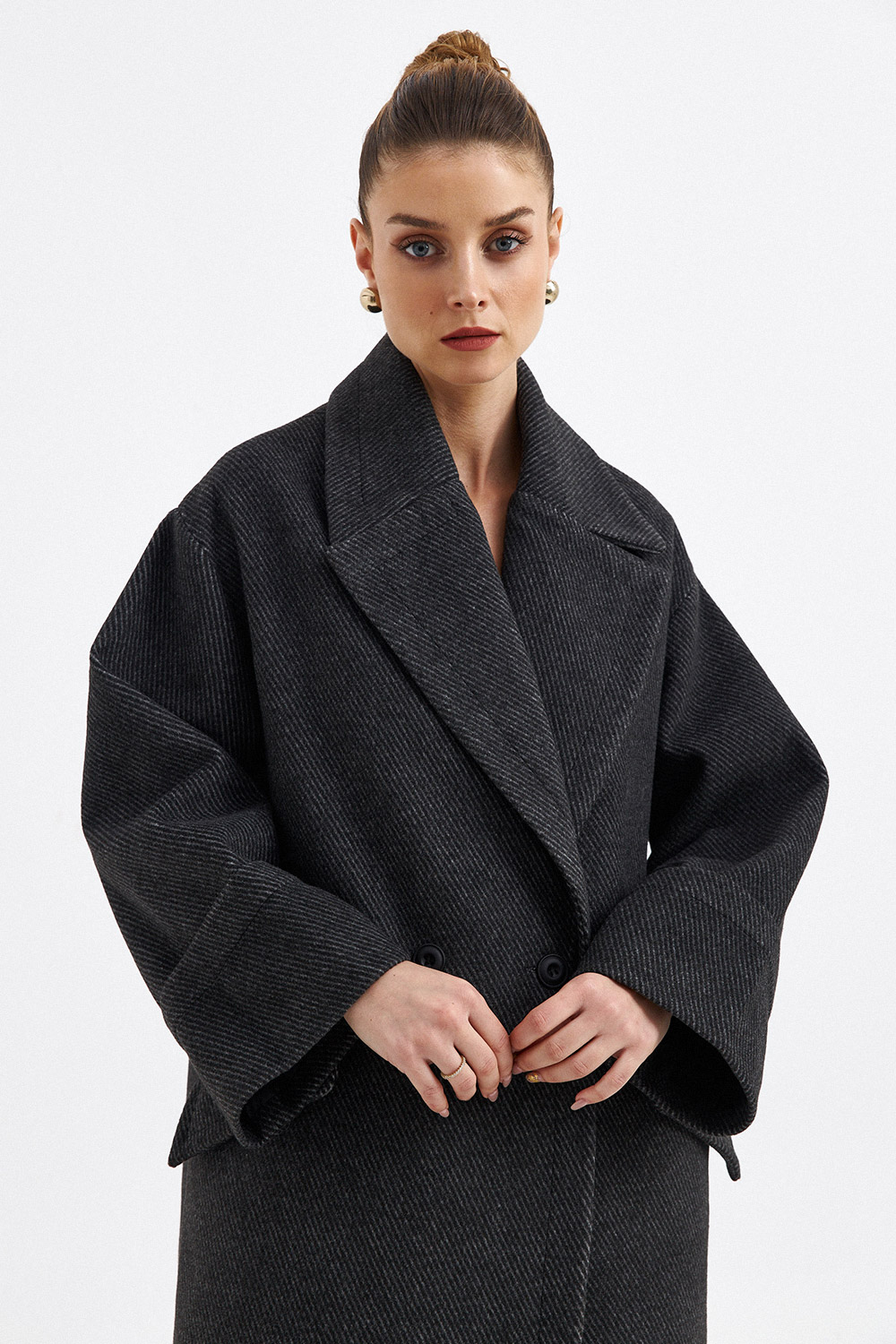 Kırçıllı Kol Detaylı Oversize Kaşe Füme Kadın Kaban