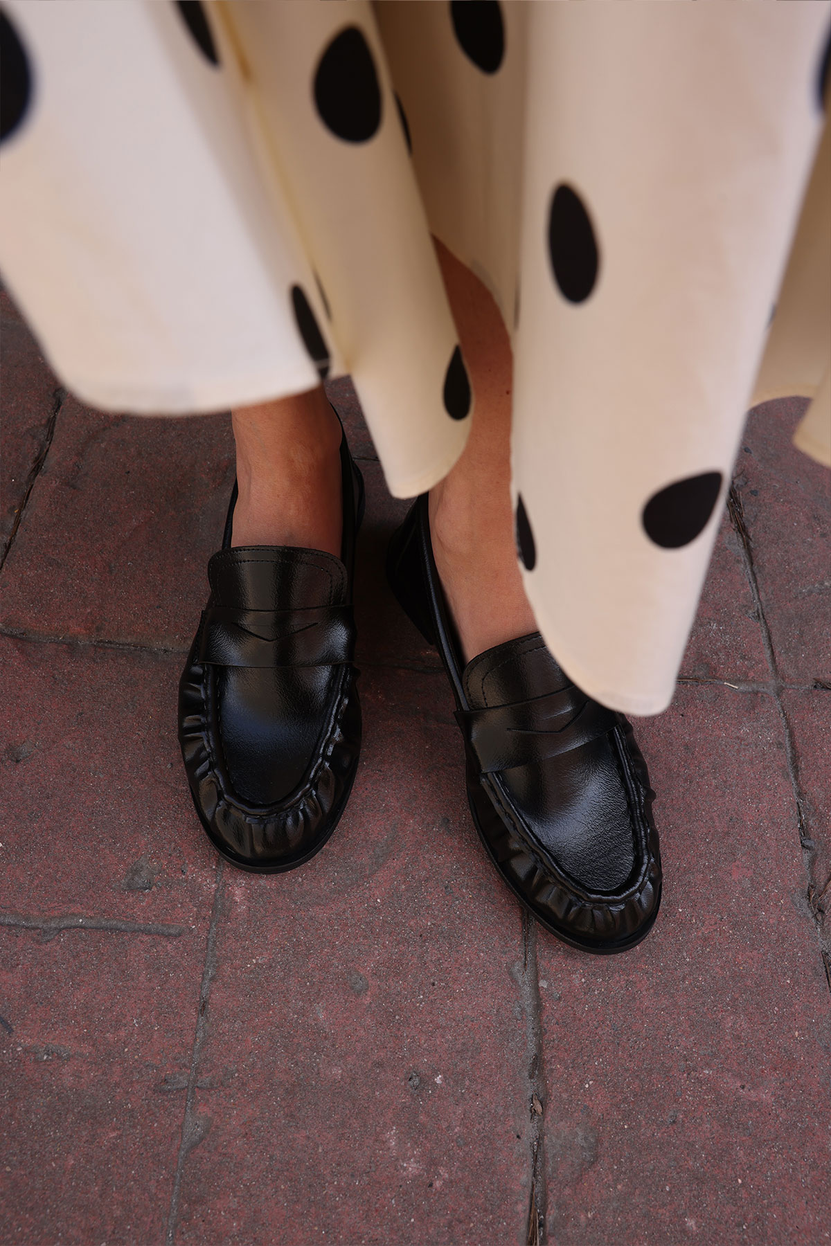 Klasik Deri Görünümlü Oval Burun Siyah Kadın Loafer