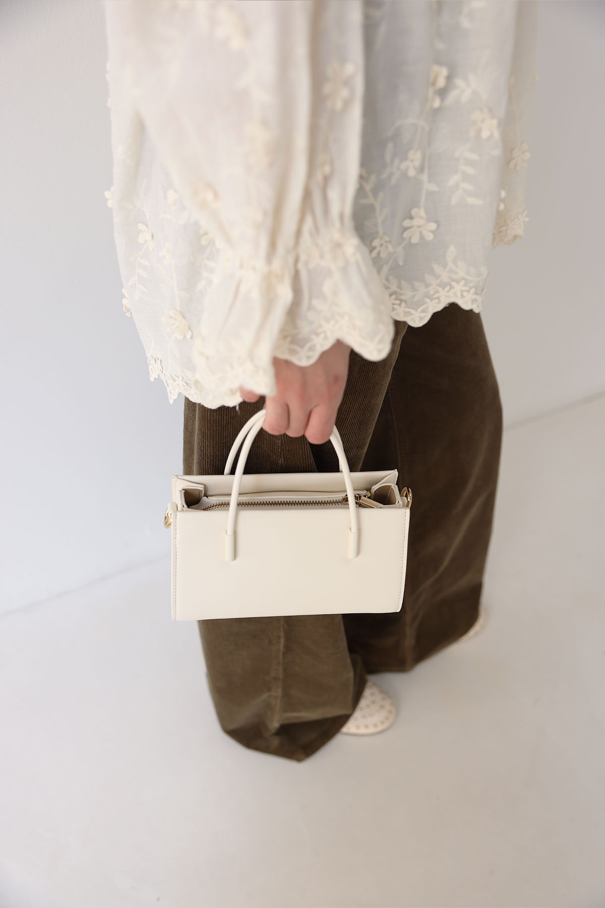 Klasik Kesim Beyaz Kadın Çanta