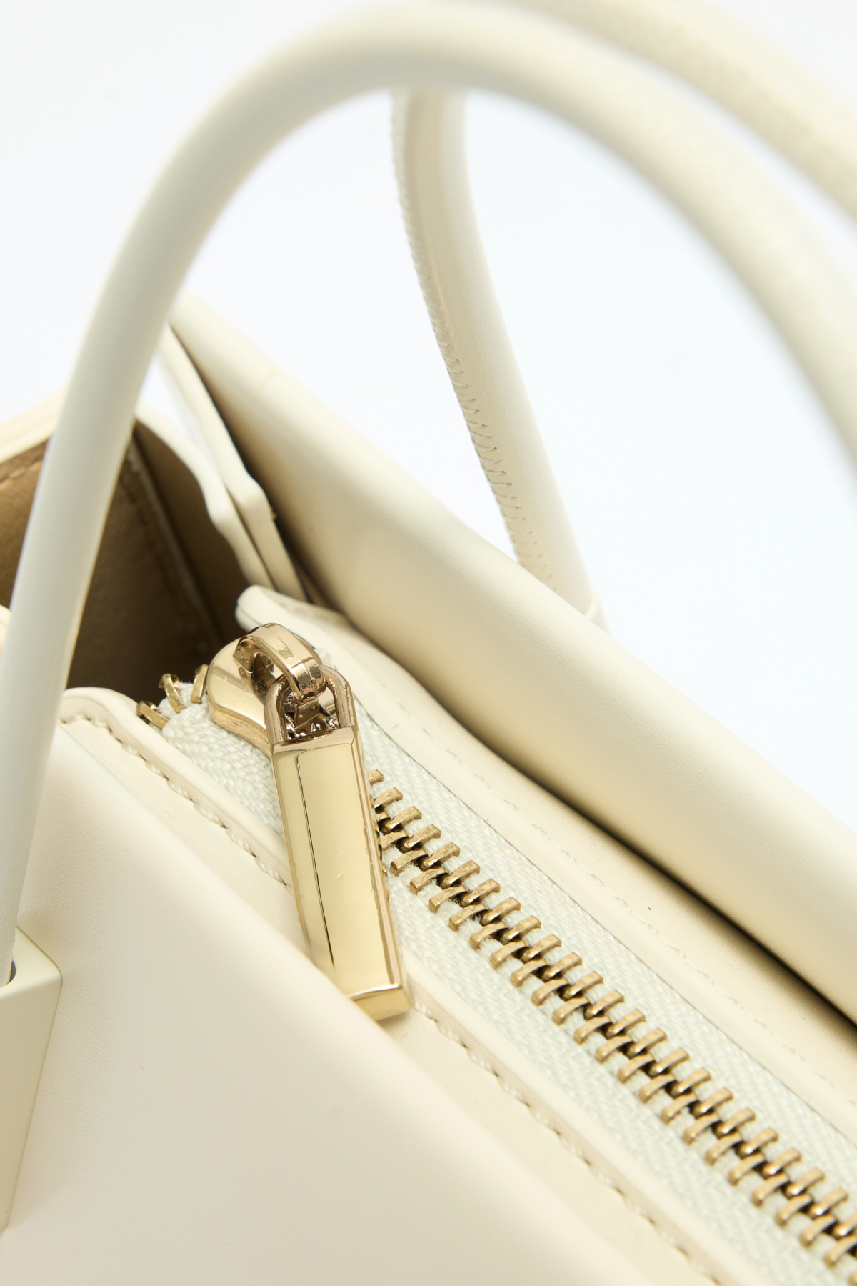 Klasik Kesim Beyaz Kadın Çanta