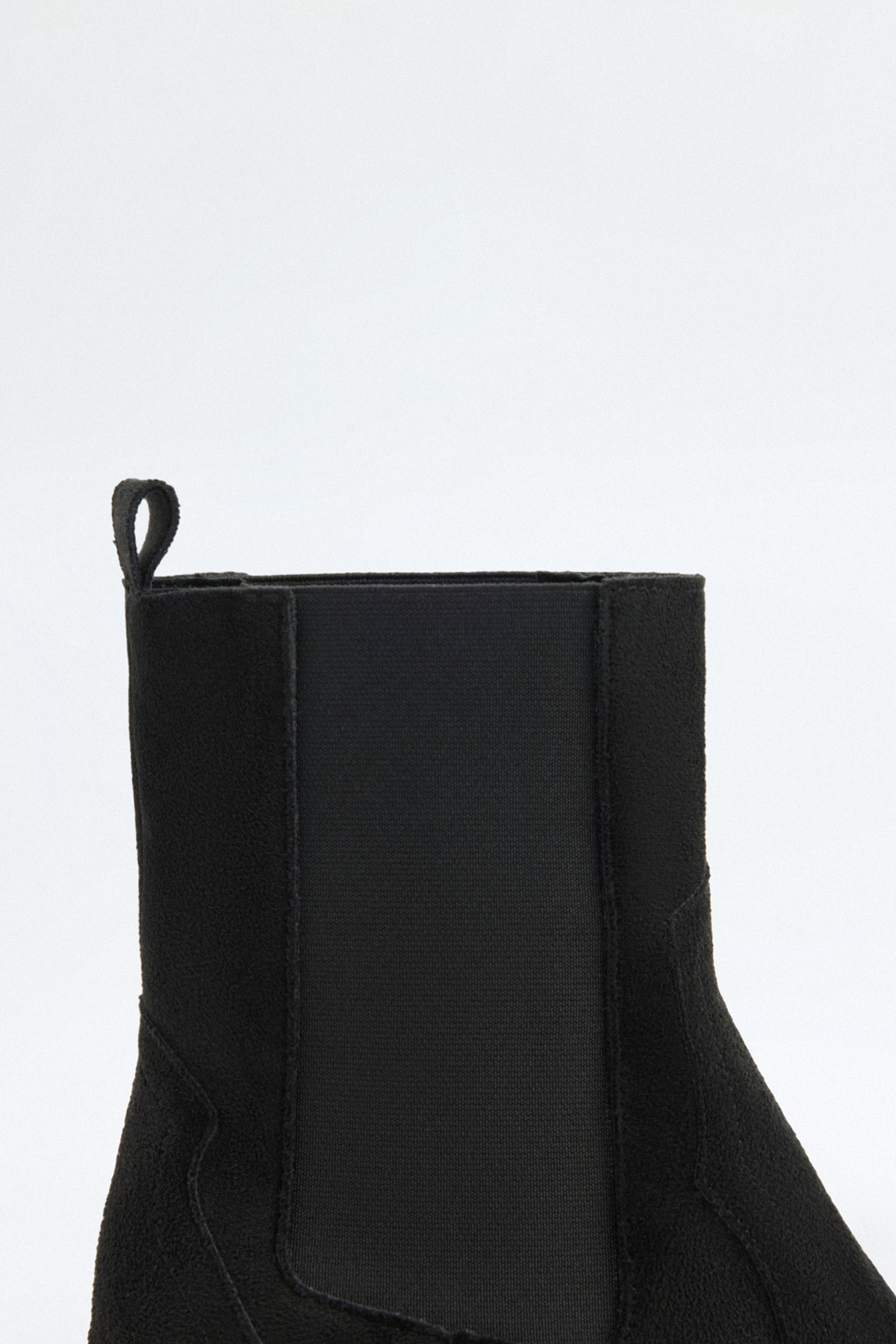 Küt Burun Bilek Detaylı Siyah Süet Kadın Bot