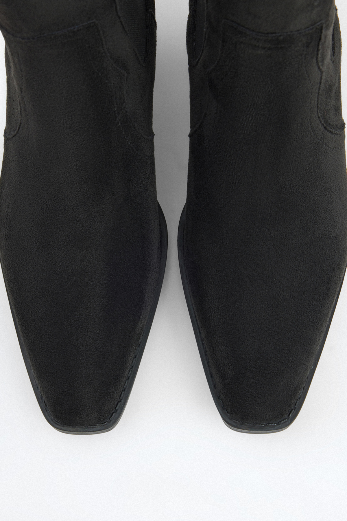 Küt Burun Bilek Detaylı Siyah Süet Kadın Bot