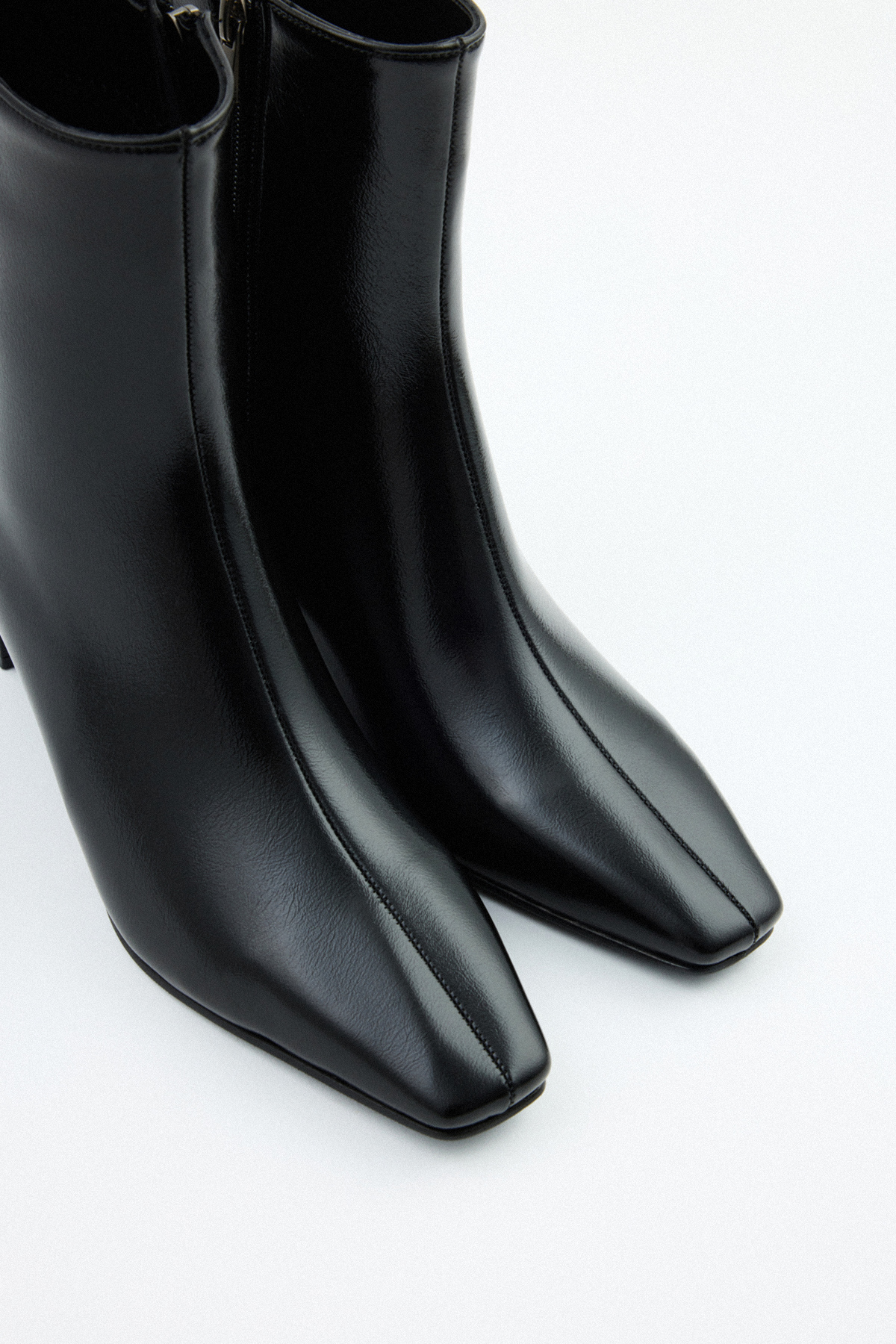 Küt Burun Bilek Üstü Siyah Kadın Bot