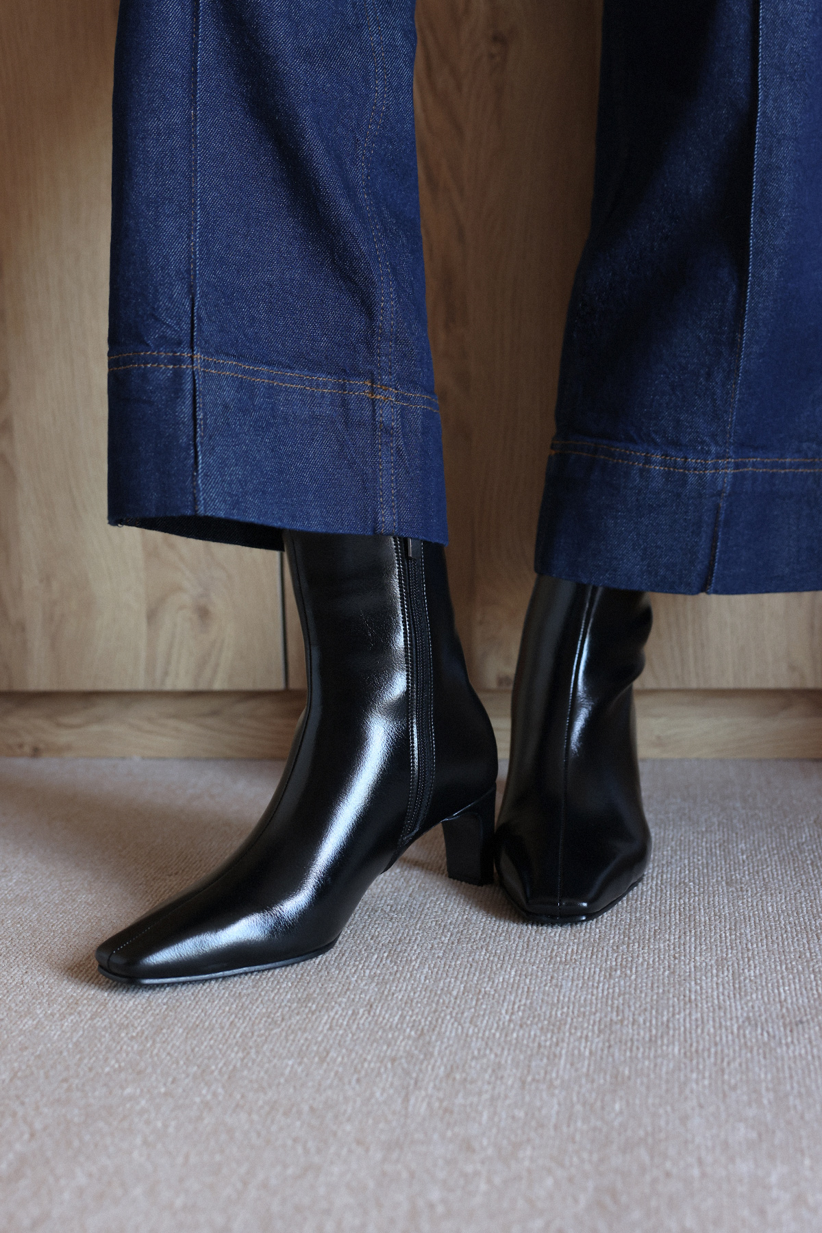 Küt Burun Bilek Üstü Siyah Kadın Bot