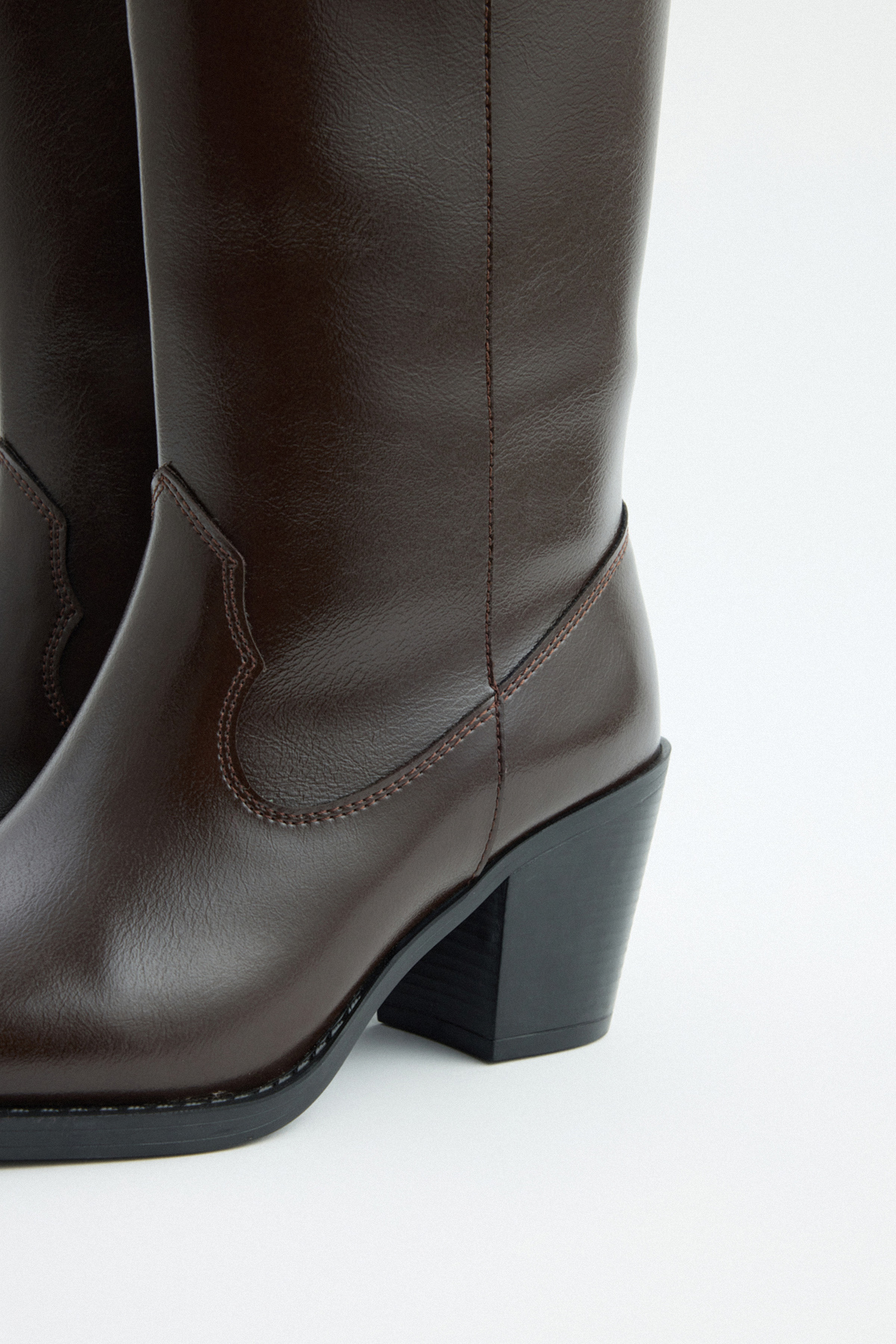 Küt Burun Kalın Topuklu Acı Kahve Kadın Çizme