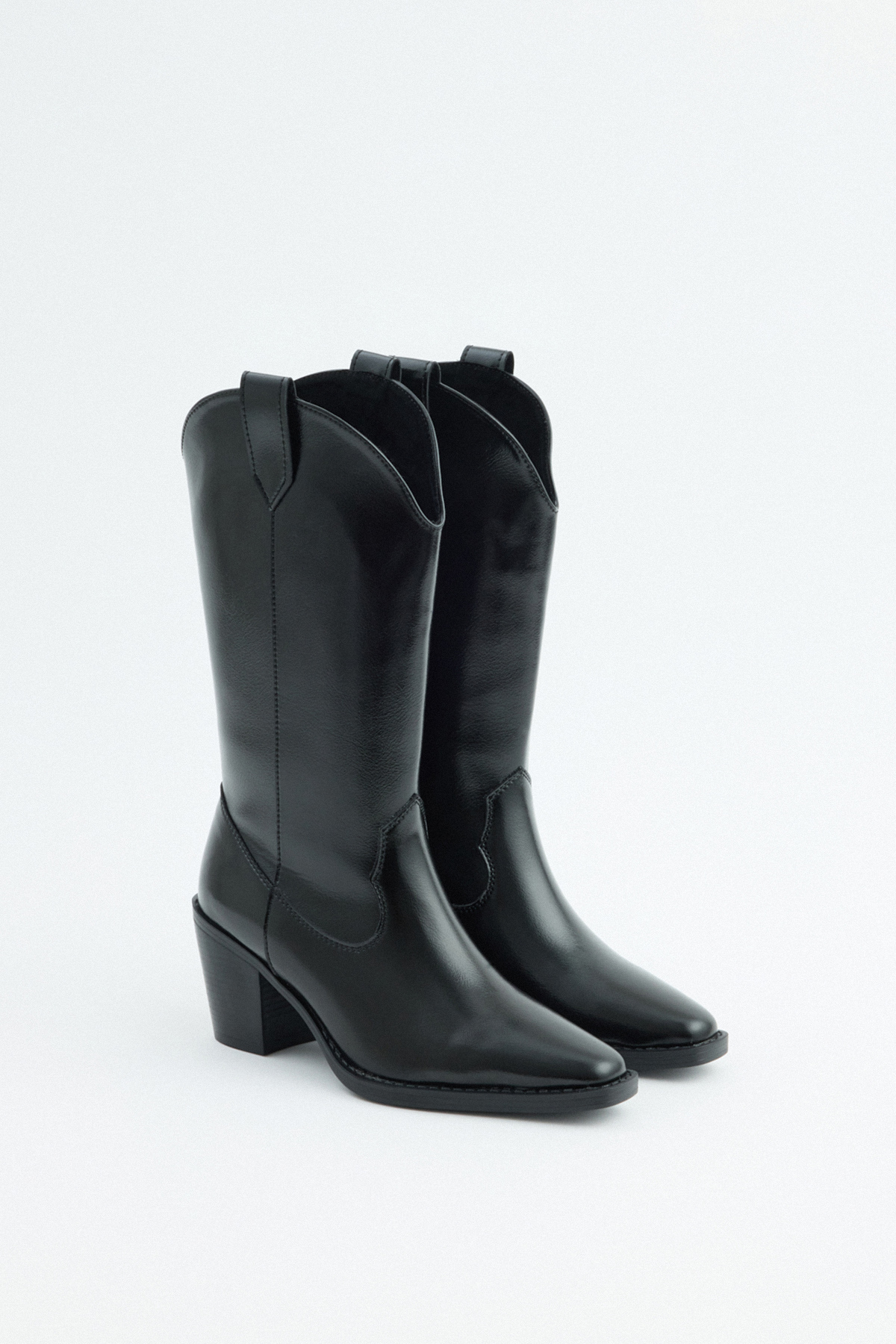 Küt Burun Kalın Topuklu Siyah Kadın Çizme