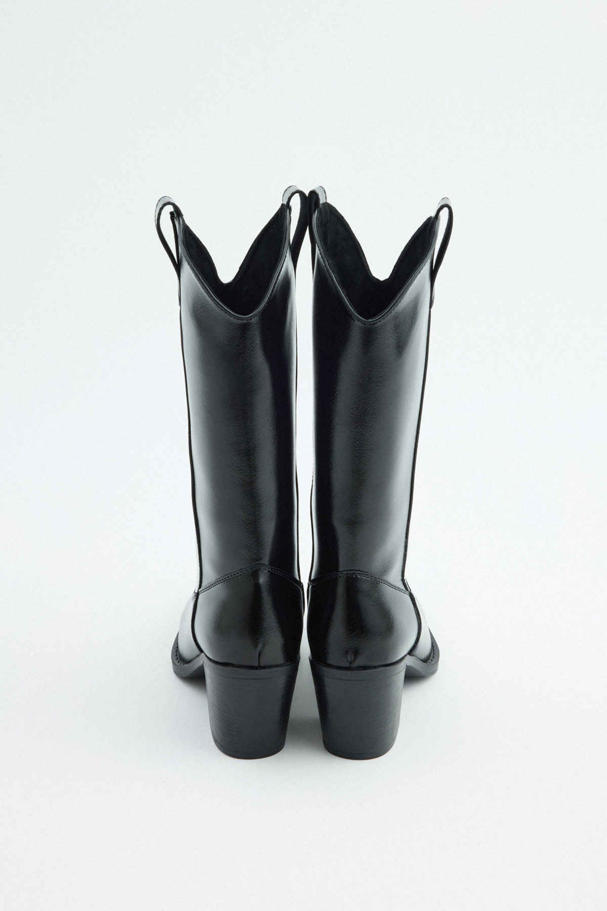 Küt Burun Kalın Topuklu Siyah Kadın Çizme