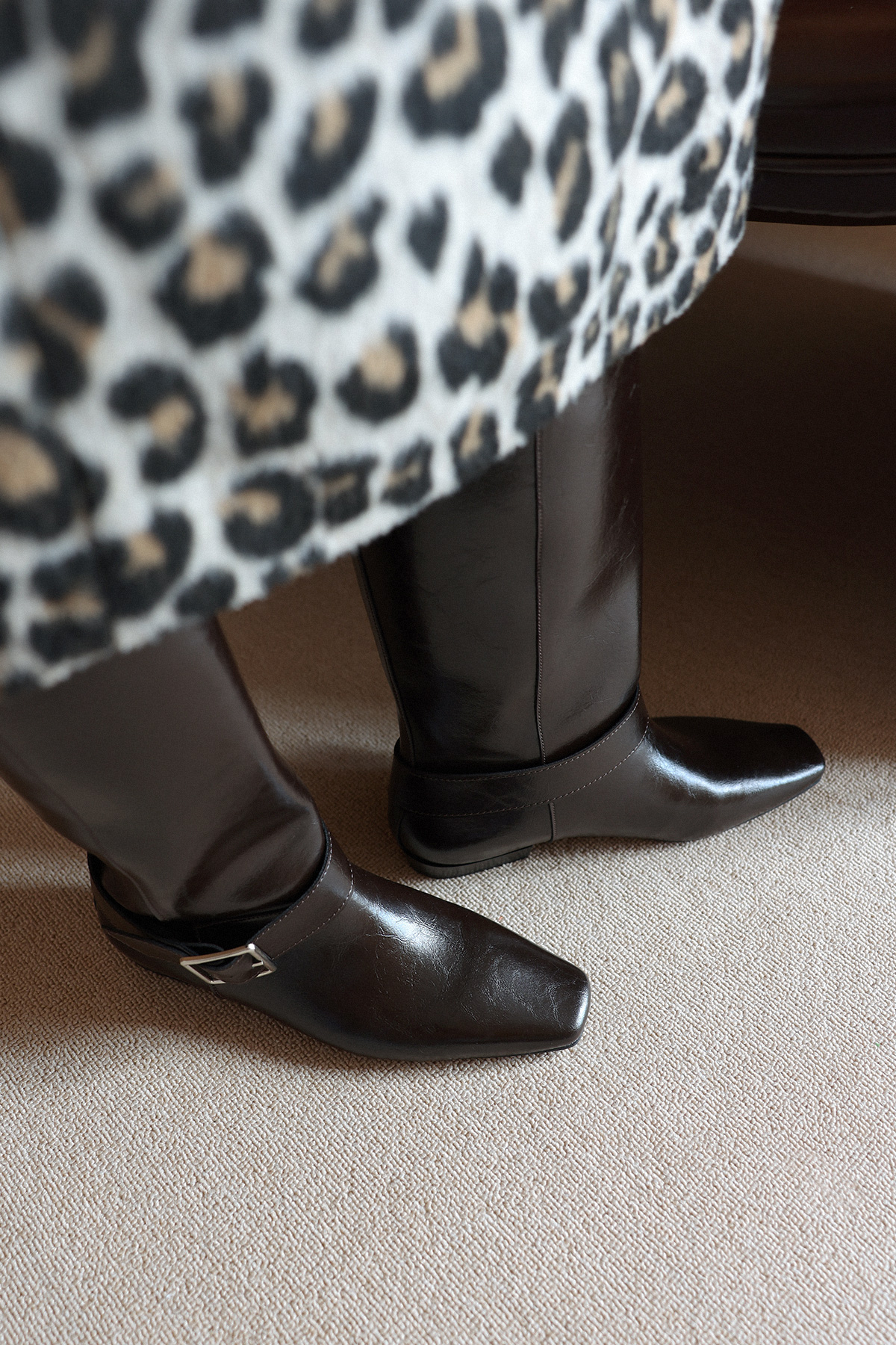 Küt Burun Kemer Detaylı Acı Kahve Kadın Çizme