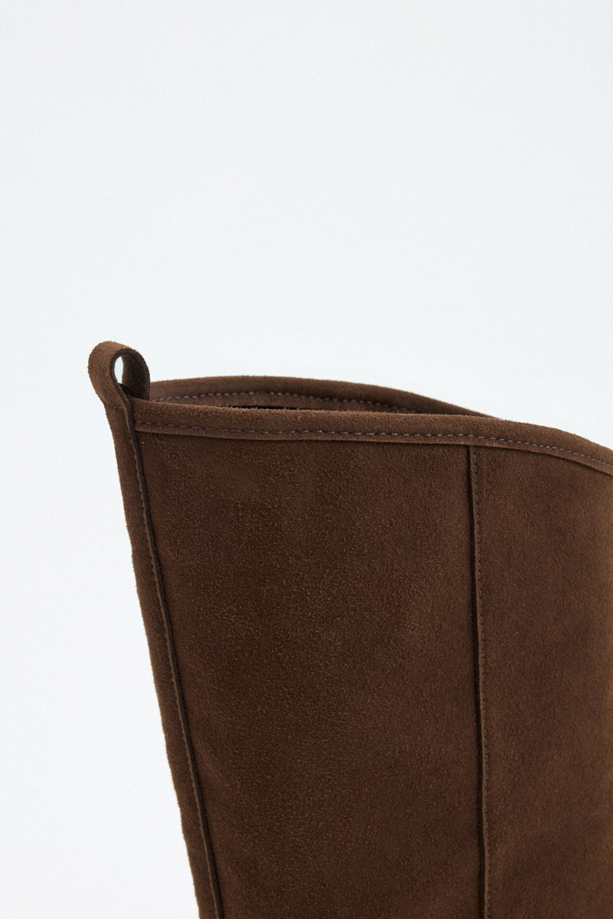 Küt Burun Kemer Detaylı Acı Kahve Süet Kadın Çizme