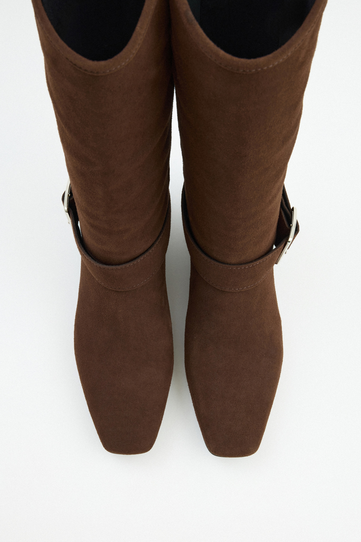 Küt Burun Kemer Detaylı Acı Kahve Süet Kadın Çizme