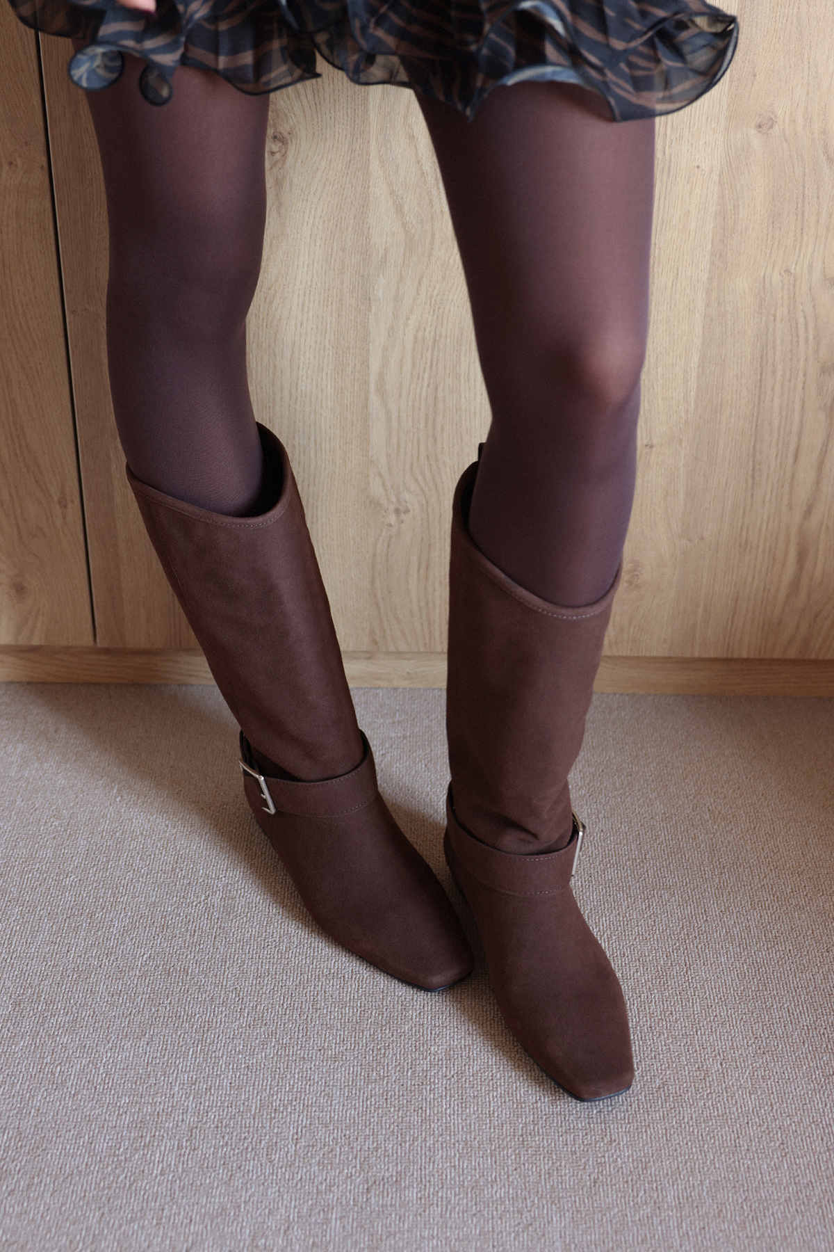 Küt Burun Kemer Detaylı Acı Kahve Süet Kadın Çizme