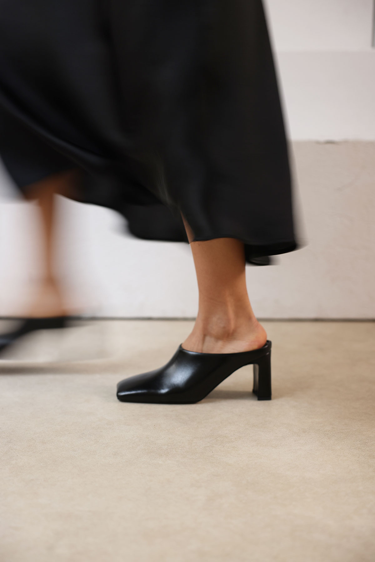 Küt Burun Terlik Siyah Kadın Topuklu