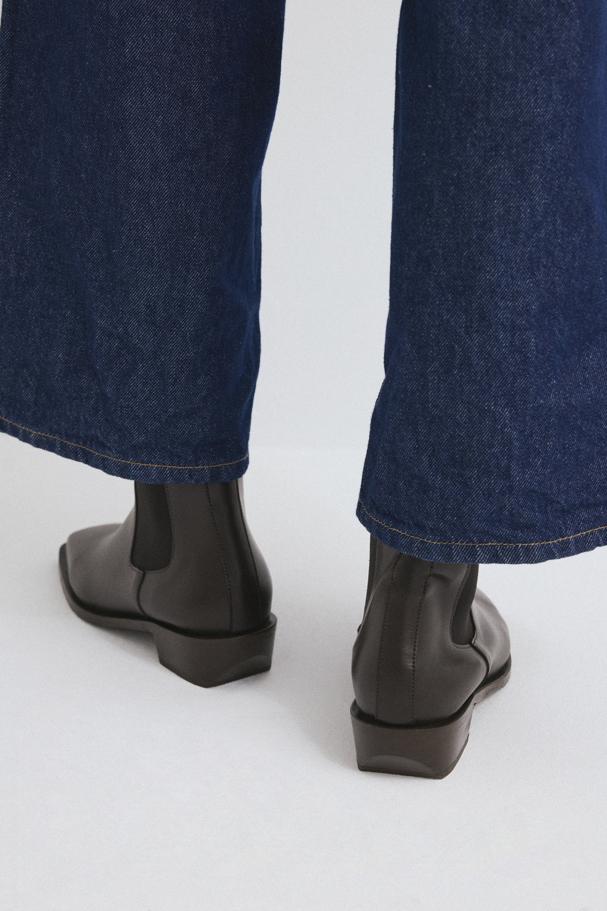 Küt Burun Yanları Lastikli Acı Kahve Kadın Bot