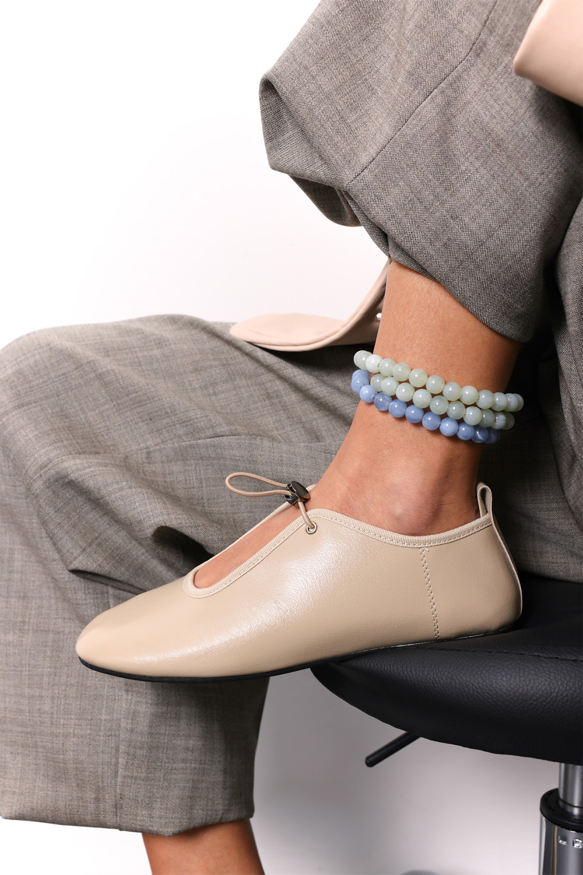 Lastik Bağcık Detaylı Bej Kadın Babet