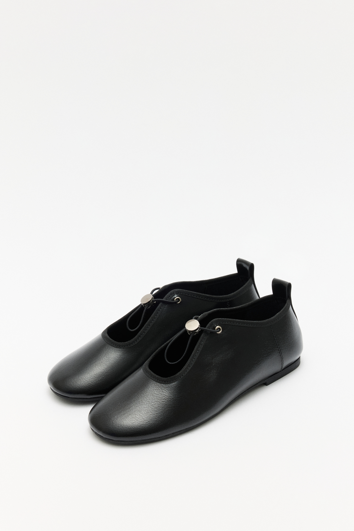 Lastik Bağcık Detaylı Siyah Kadın Babet