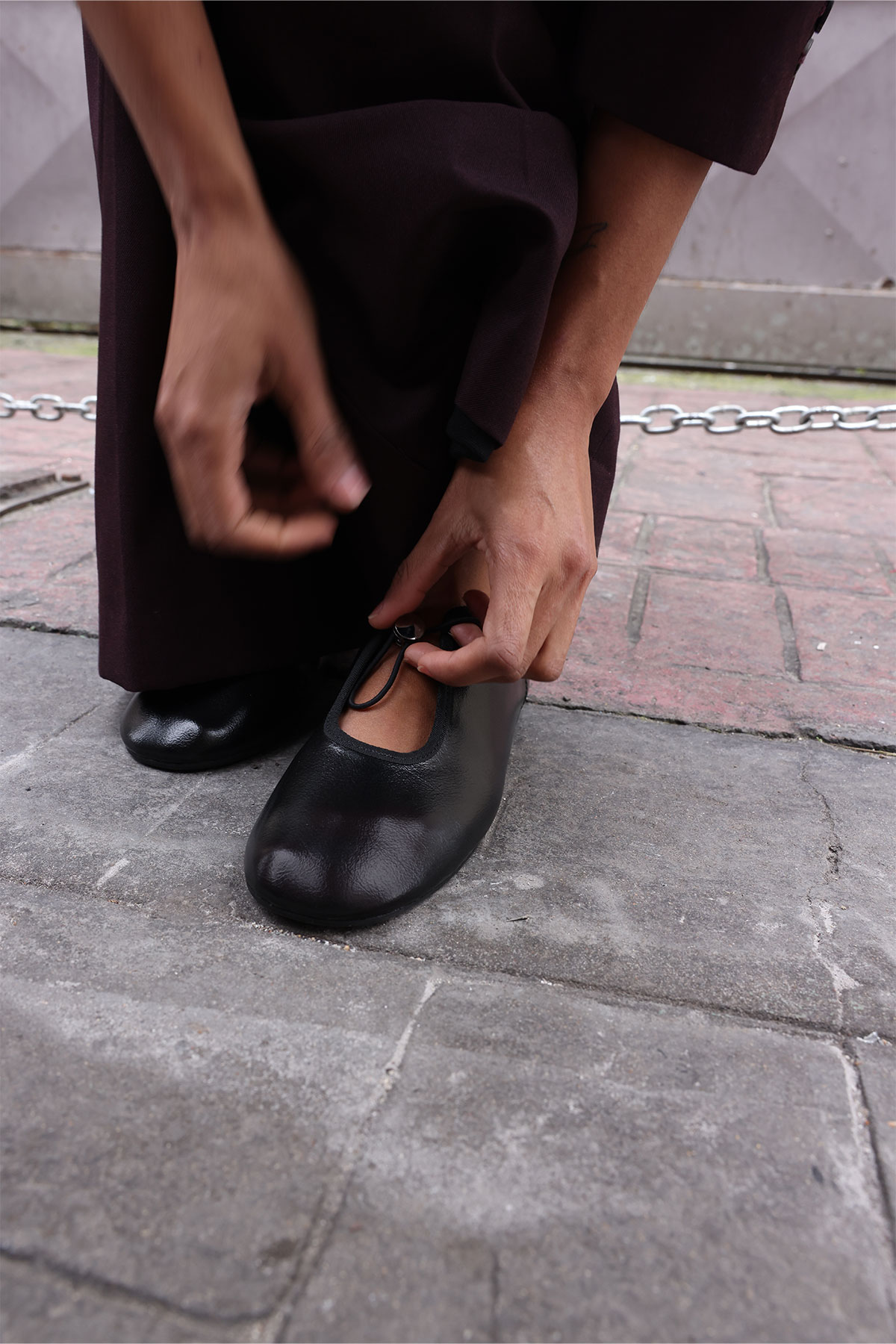 Lastik Bağcık Detaylı Siyah Kadın Babet