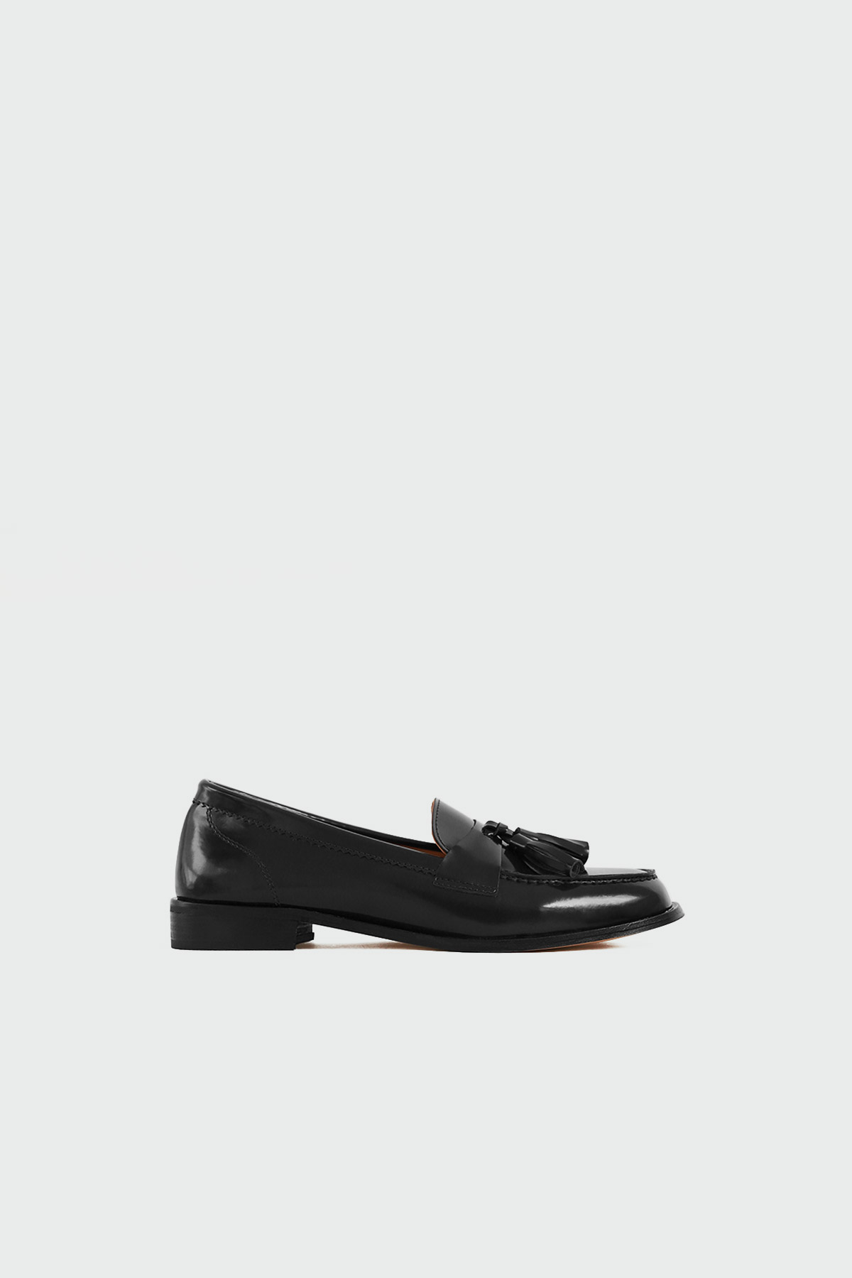 Püskül Detaylı Loafer Siyah Kadın Babet