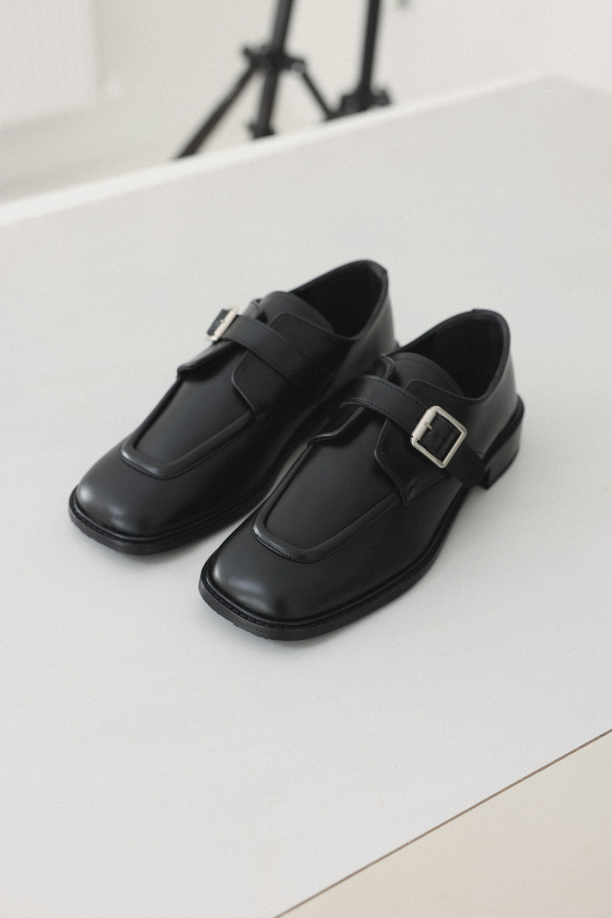 Kemer Detaylı Loafer Siyah Kadın Babet