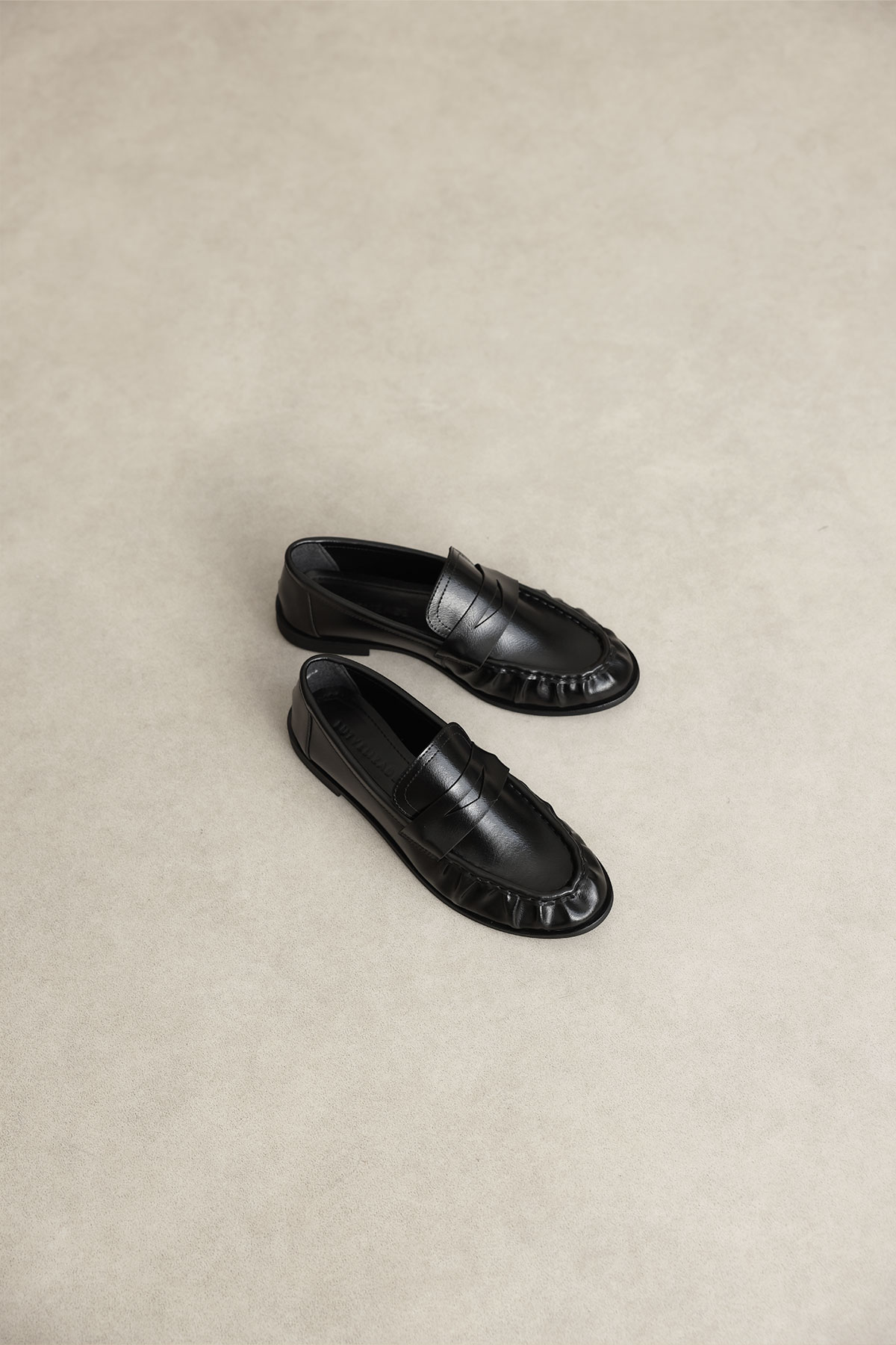 Klasik Deri Görünümlü Oval Burun Siyah Kadın Loafer