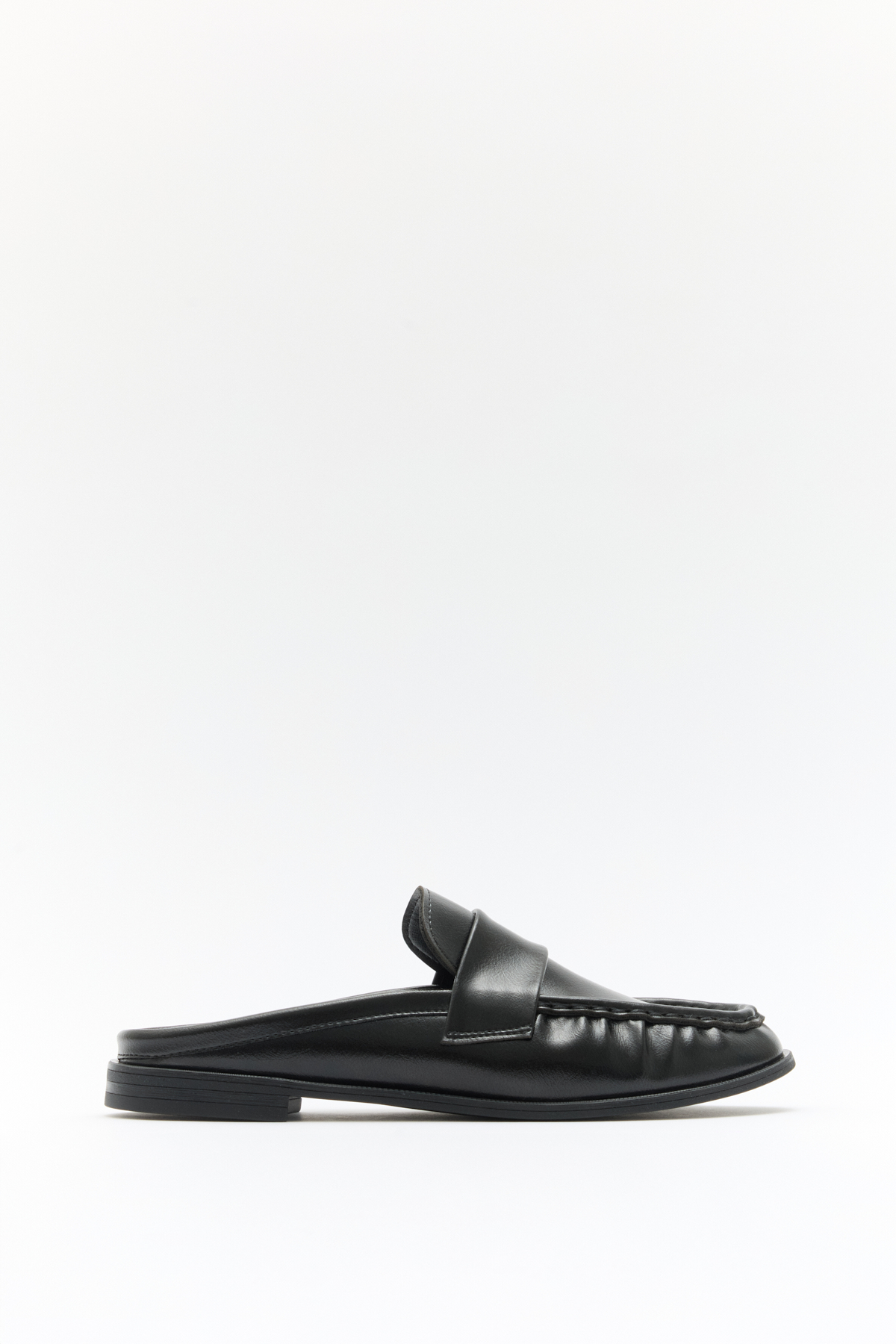 Arkası Açık Büzgülü Siyah Kadın Loafer