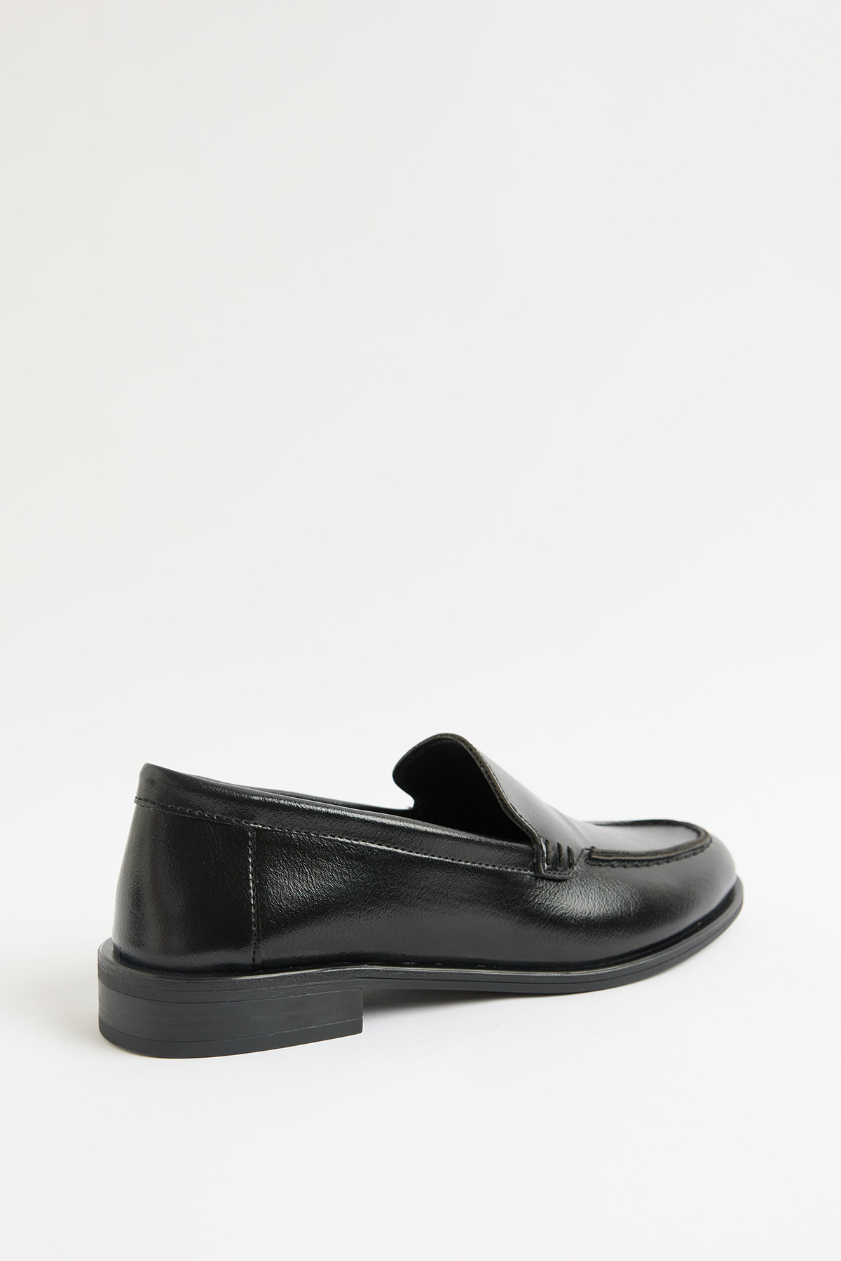 Klasik Deri Görünümlü Siyah Kadın Loafer