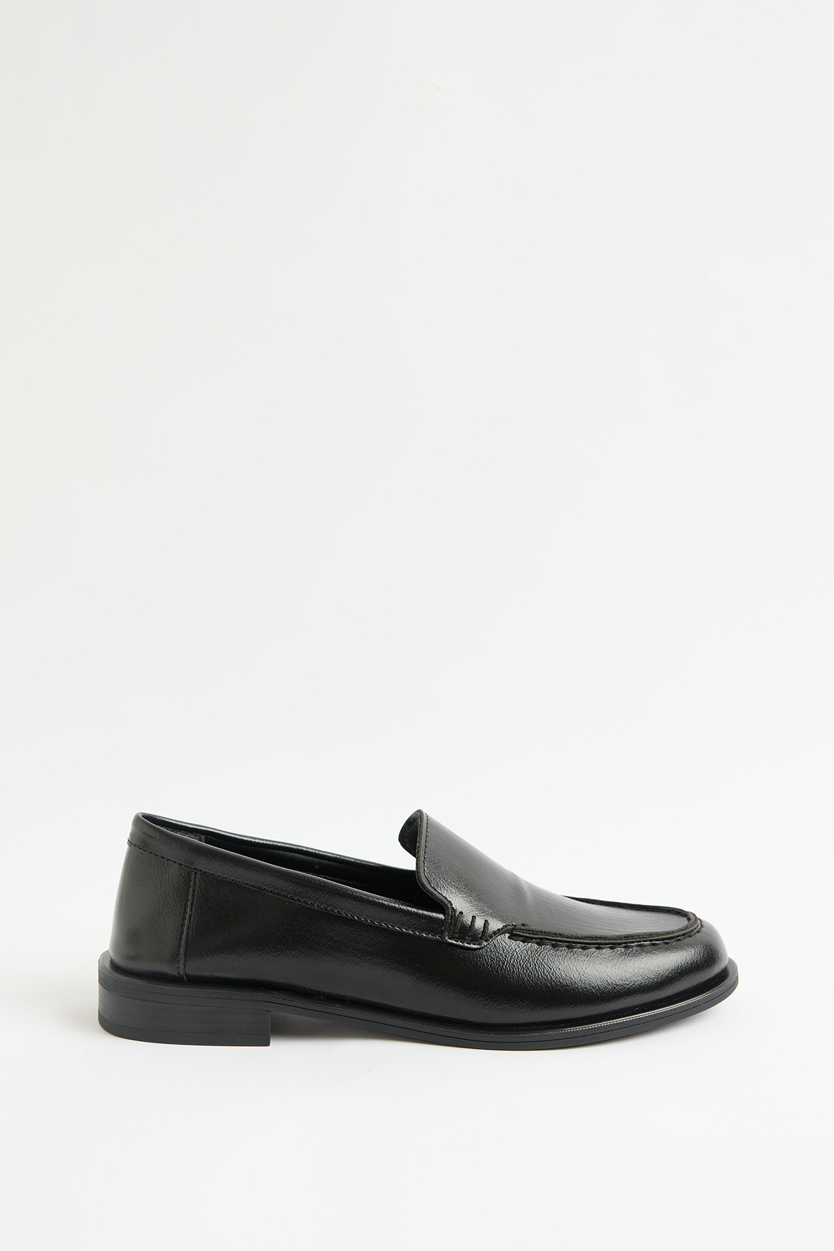 Klasik Deri Görünümlü Siyah Kadın Loafer