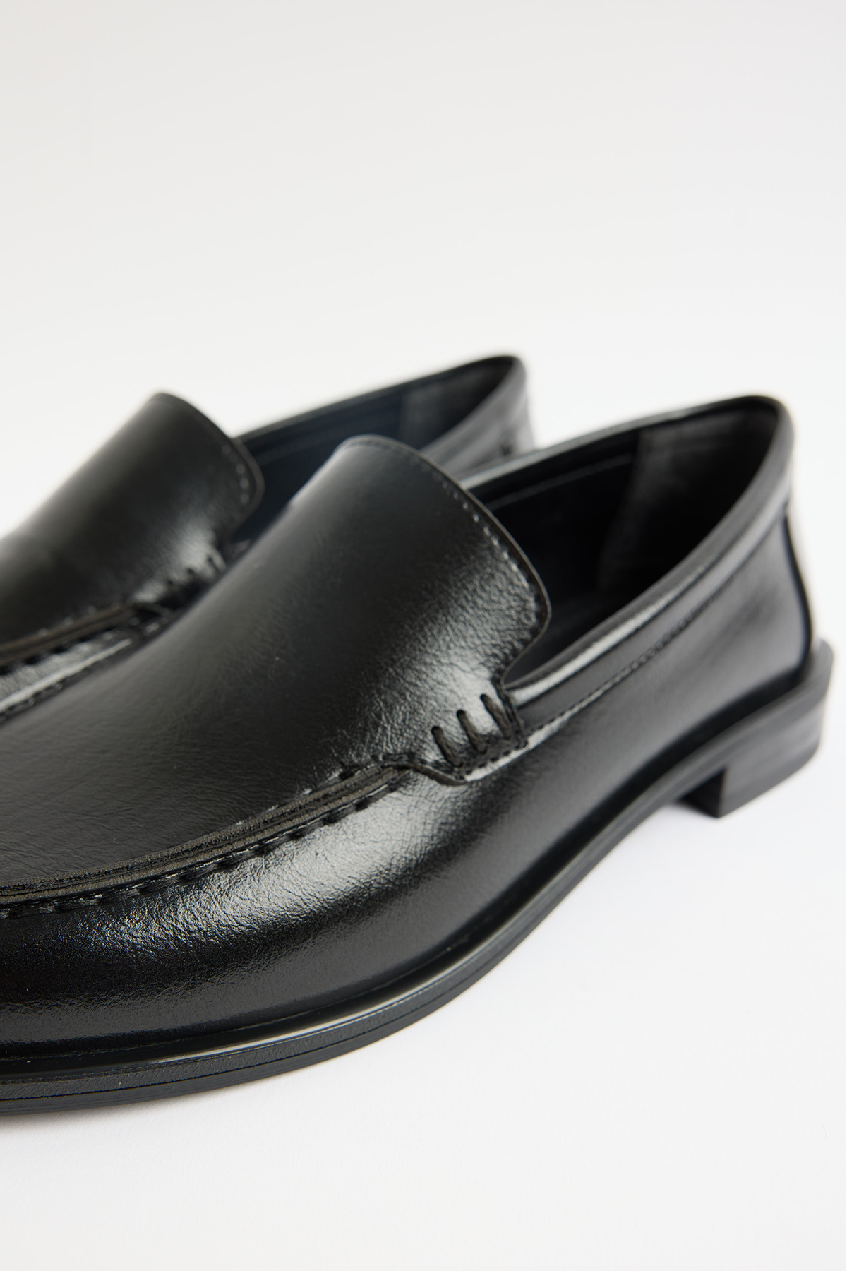 Klasik Deri Görünümlü Siyah Kadın Loafer