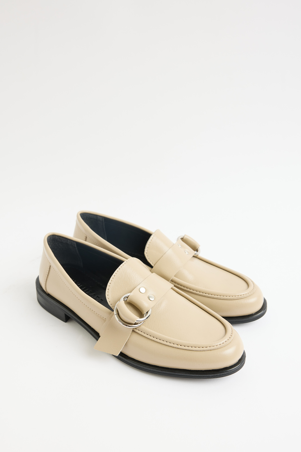 Metal Toka Detaylı Bej Kadın Loafer