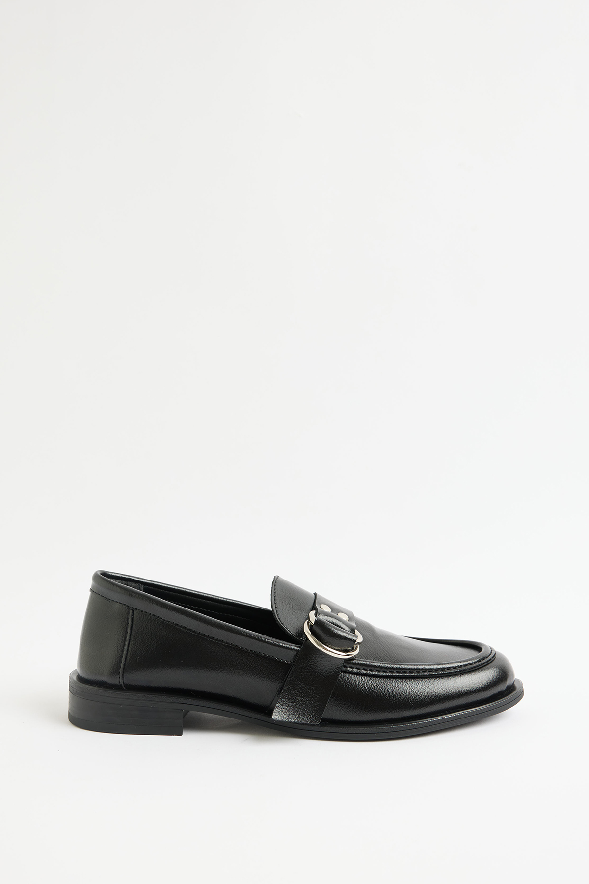 Metal Toka Detaylı Siyah Kadın Loafer