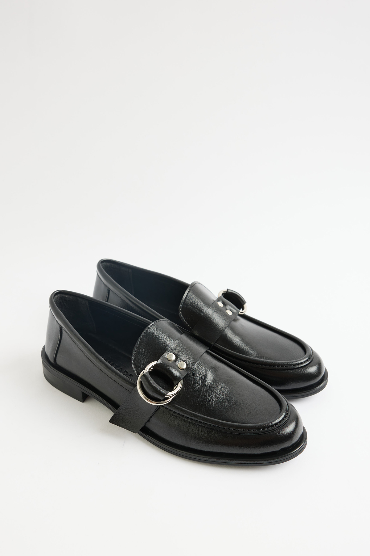 Metal Toka Detaylı Siyah Kadın Loafer
