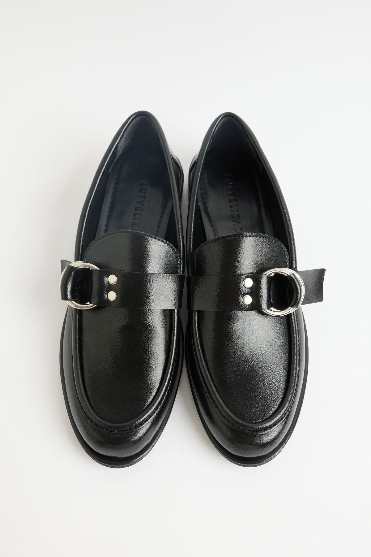 Metal Toka Detaylı Siyah Kadın Loafer