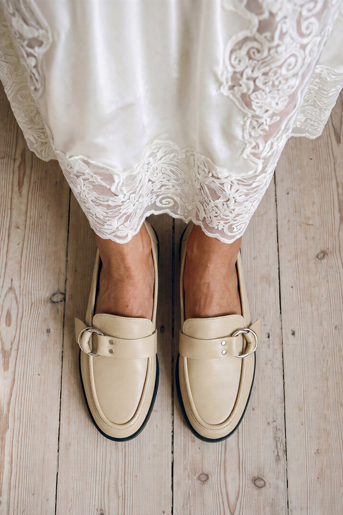 Metal Toka Detaylı Bej Kadın Loafer
