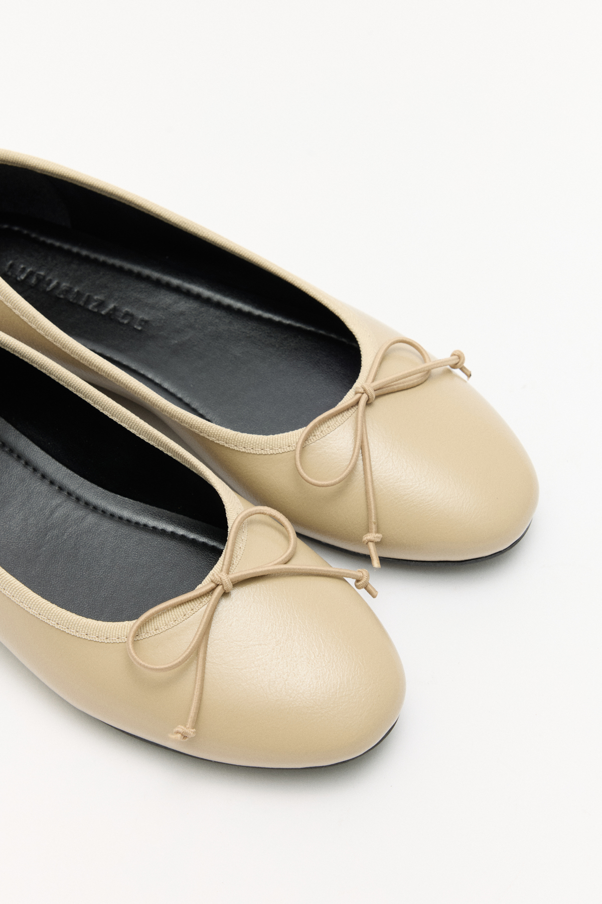 Minimal Kurdele Detaylı Bej Kadın Babet