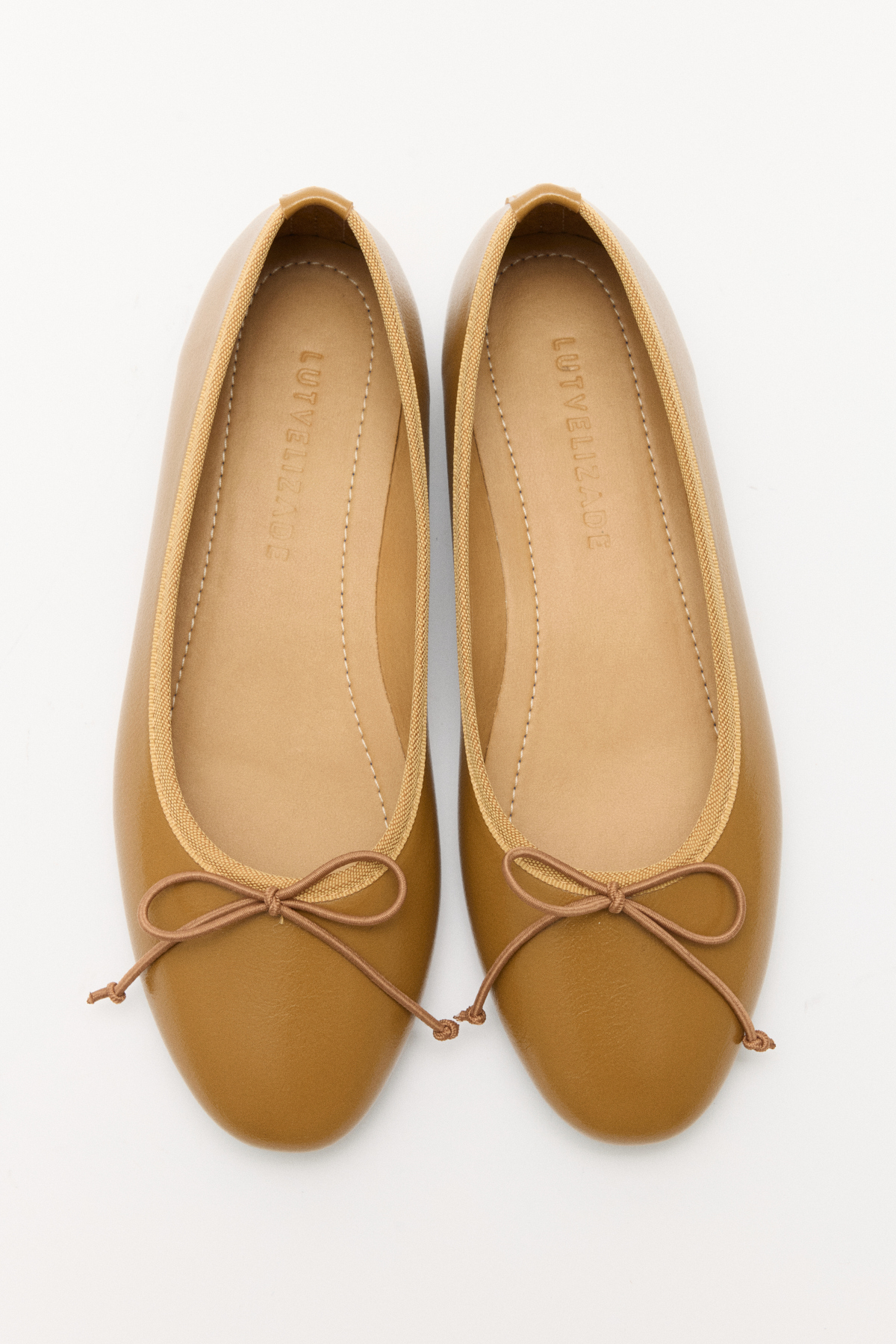 Minimal Kurdele Detaylı Karamel Kadın Babet