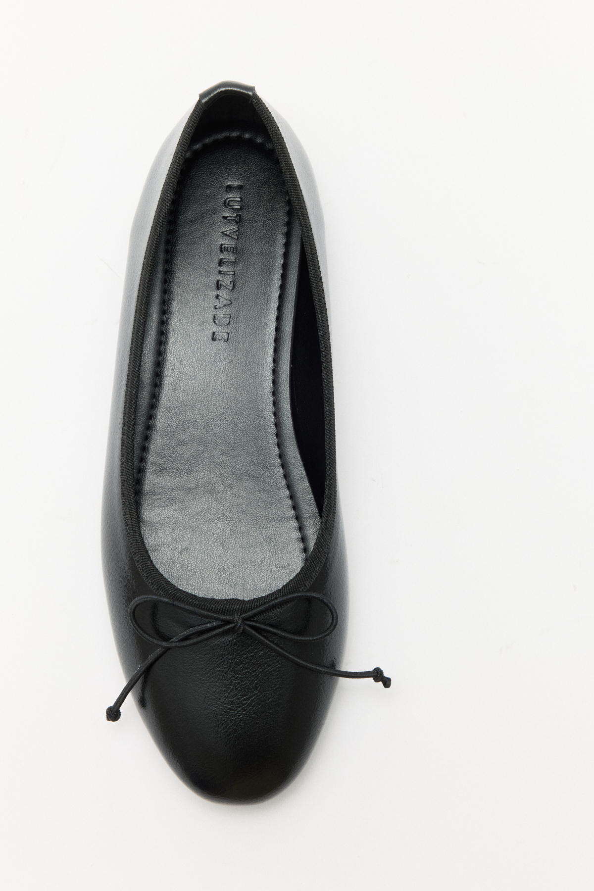 Minimal Kurdele Detaylı Siyah Kadın Babet